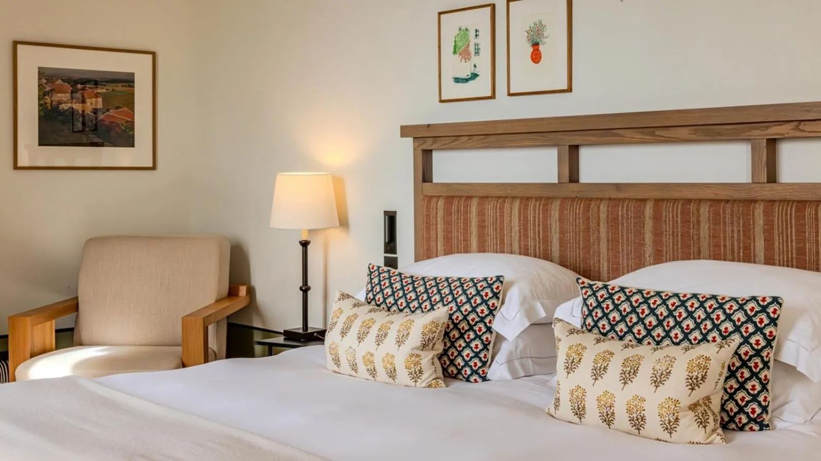 Bed in Hotel Crillon le Brave