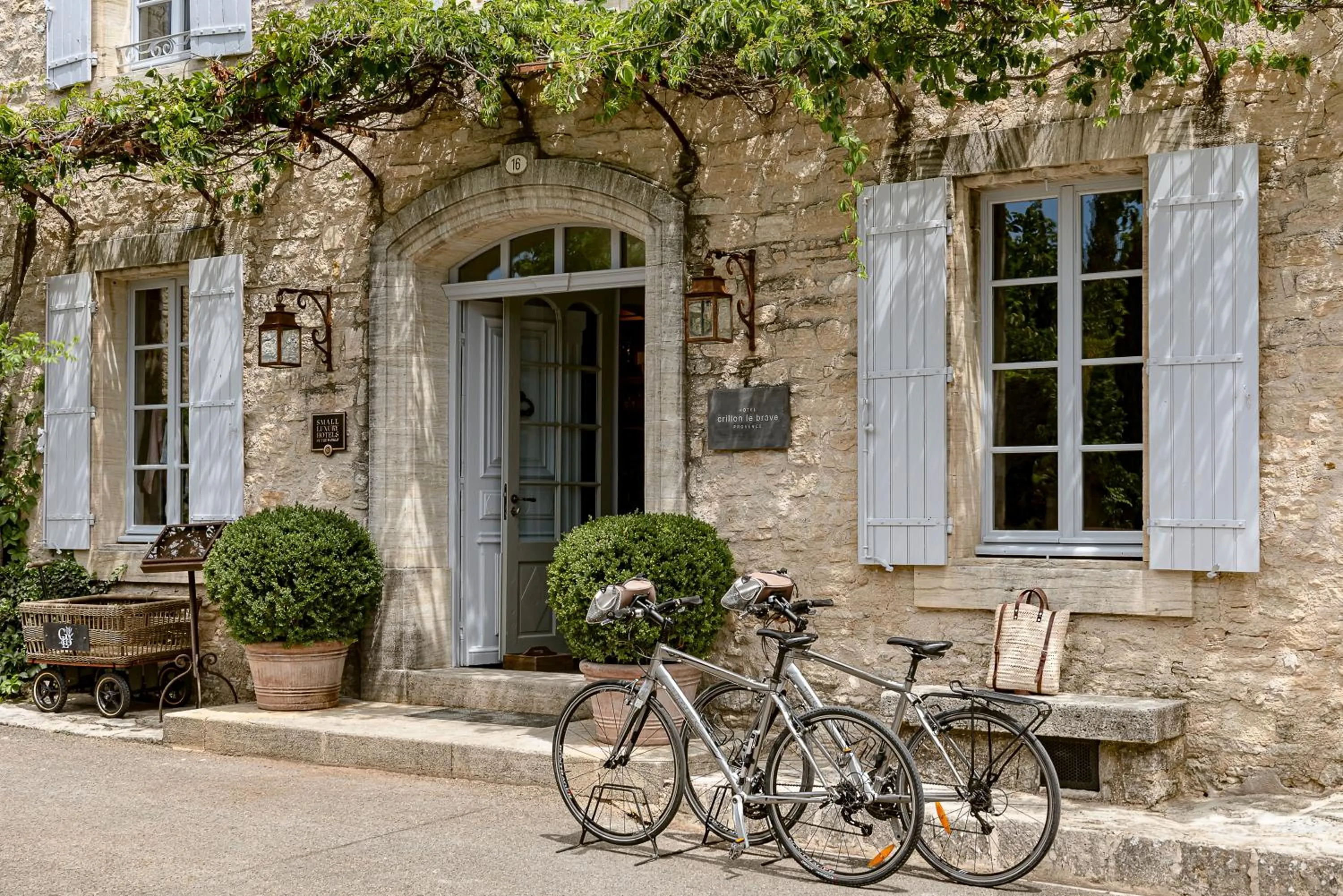 Facade/entrance in Hotel Crillon le Brave