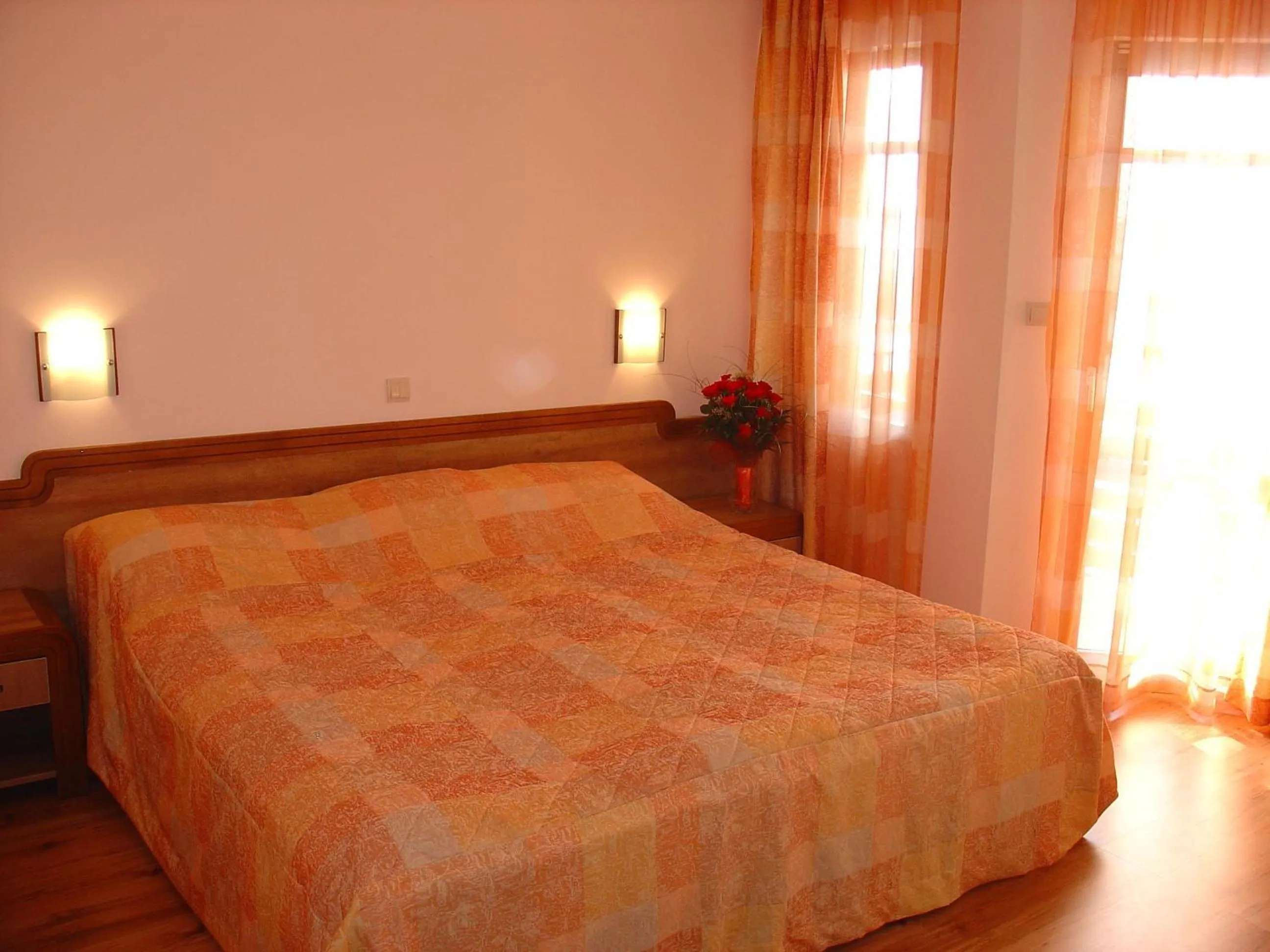 Summer, Bed in Family Hotel Saint Nikola and Free parking