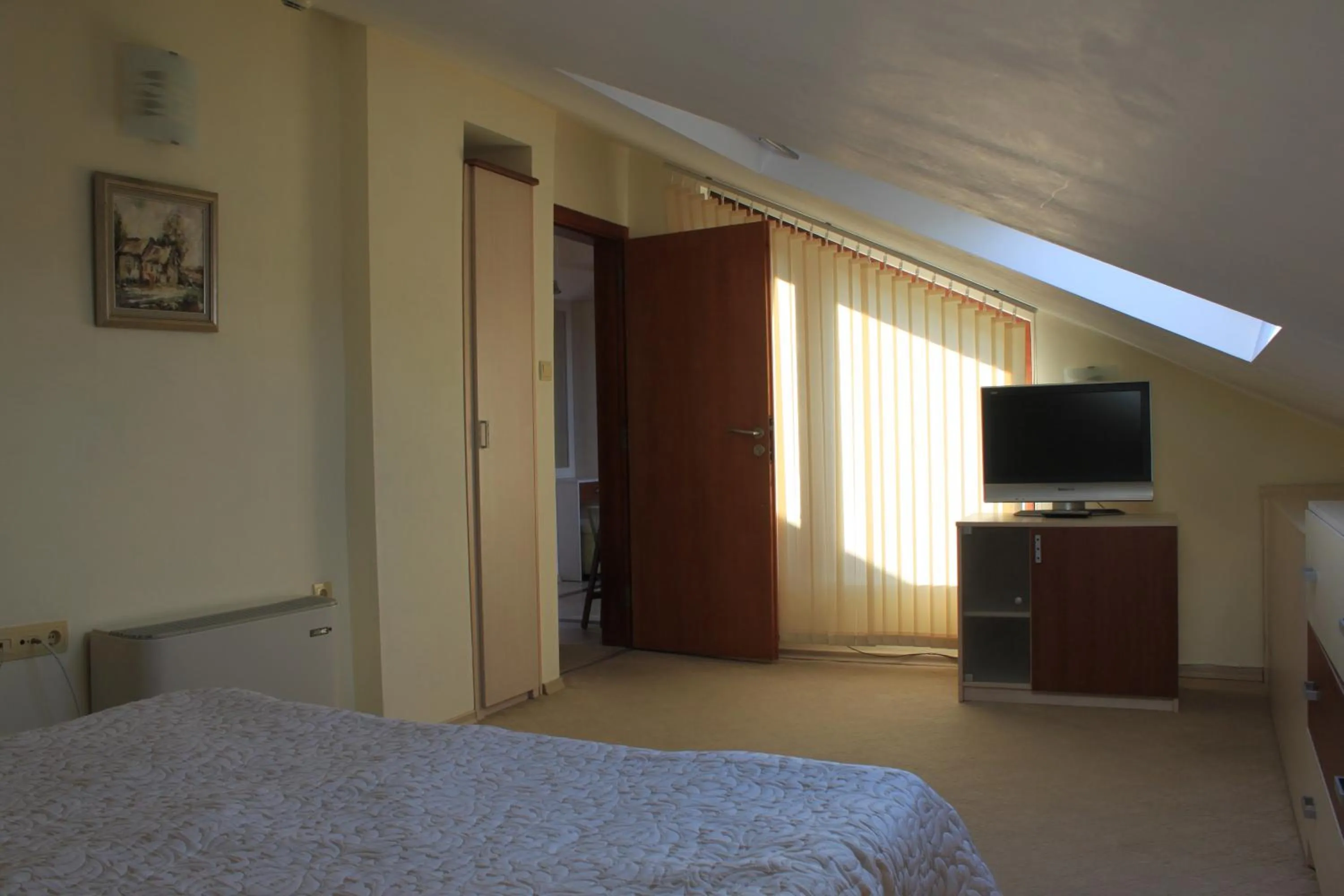 Day, Bed in Family Hotel Saint Nikola and Free parking