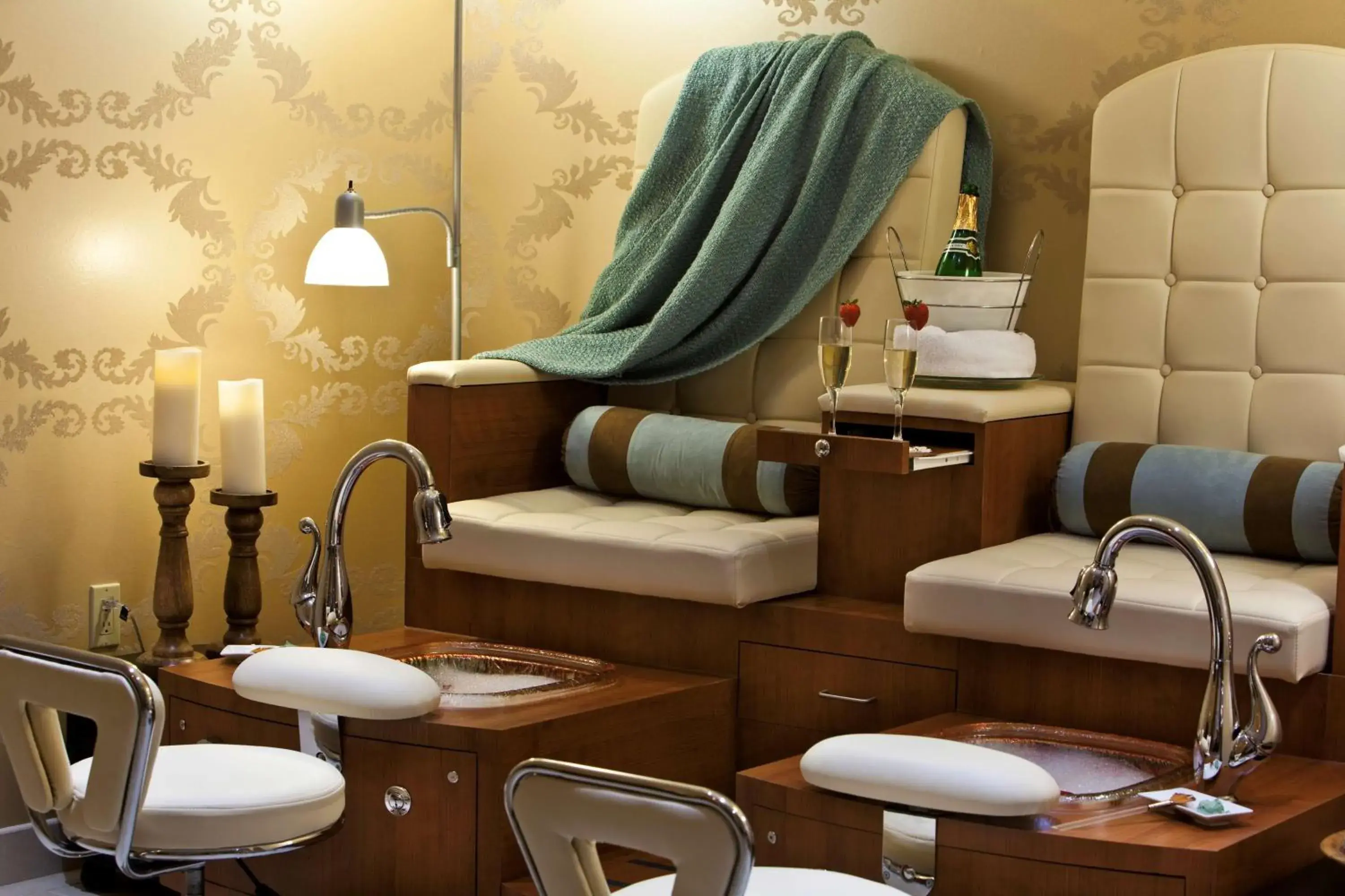 Spa and wellness centre/facilities in Hilton Marco Island Beach Resort and Spa Spa and wellness centre/facilities in Hilton Marco Island Beach Resort and Spa