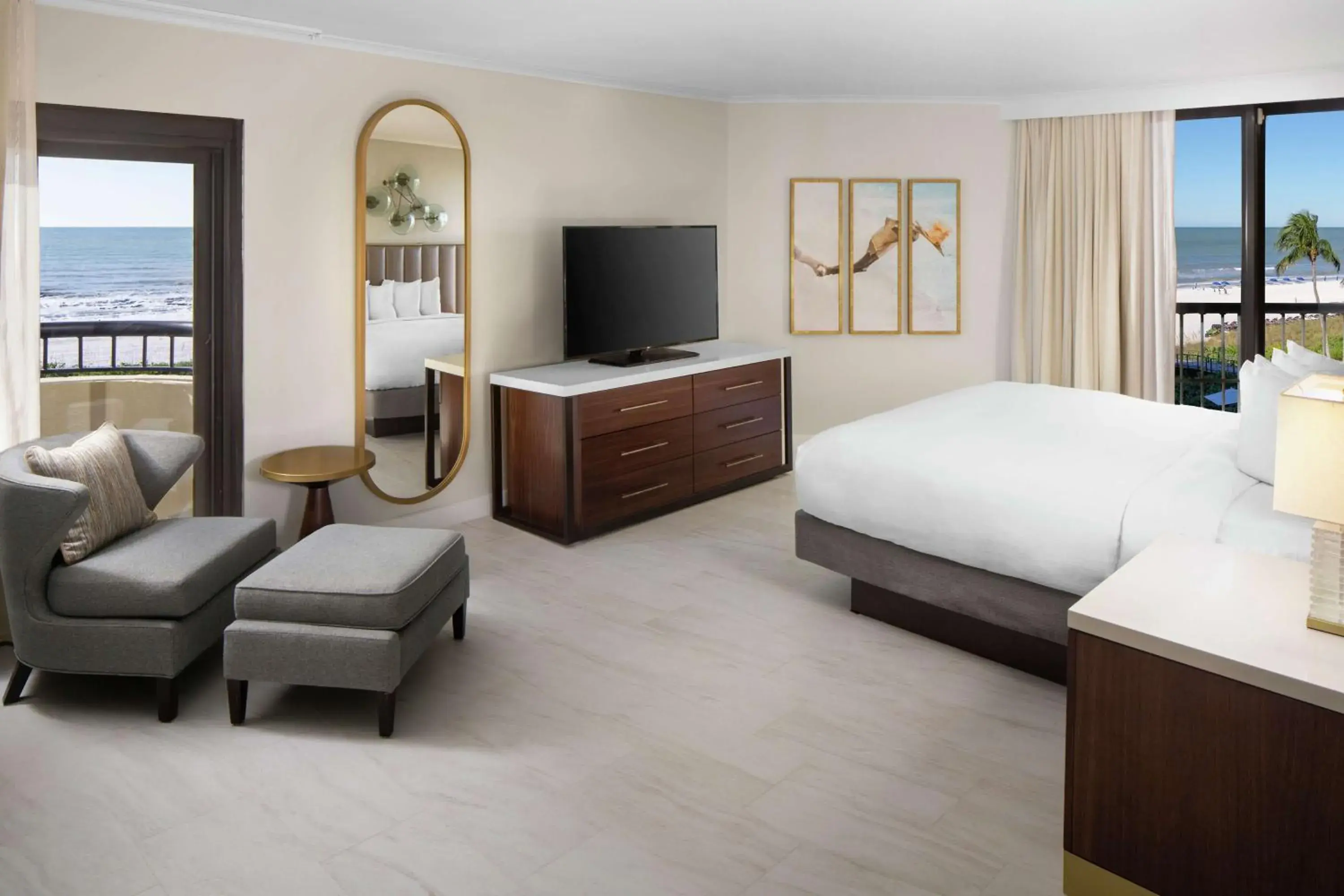 Living room, Bed in Hilton Marco Island Beach Resort and Spa Living room, Bed in Hilton Marco Island Beach Resort and Spa