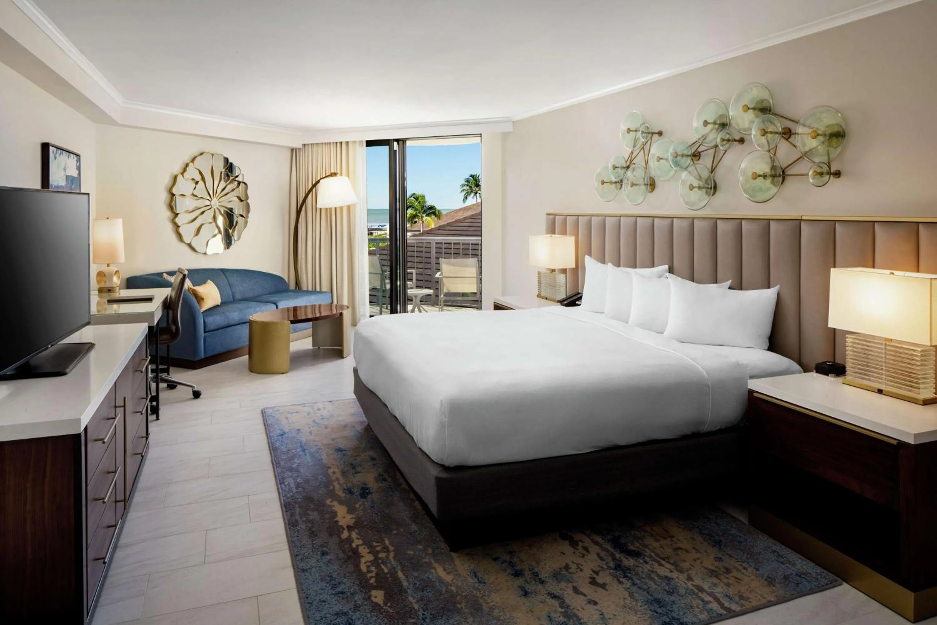 Living room, Bed in Hilton Marco Island Beach Resort and Spa