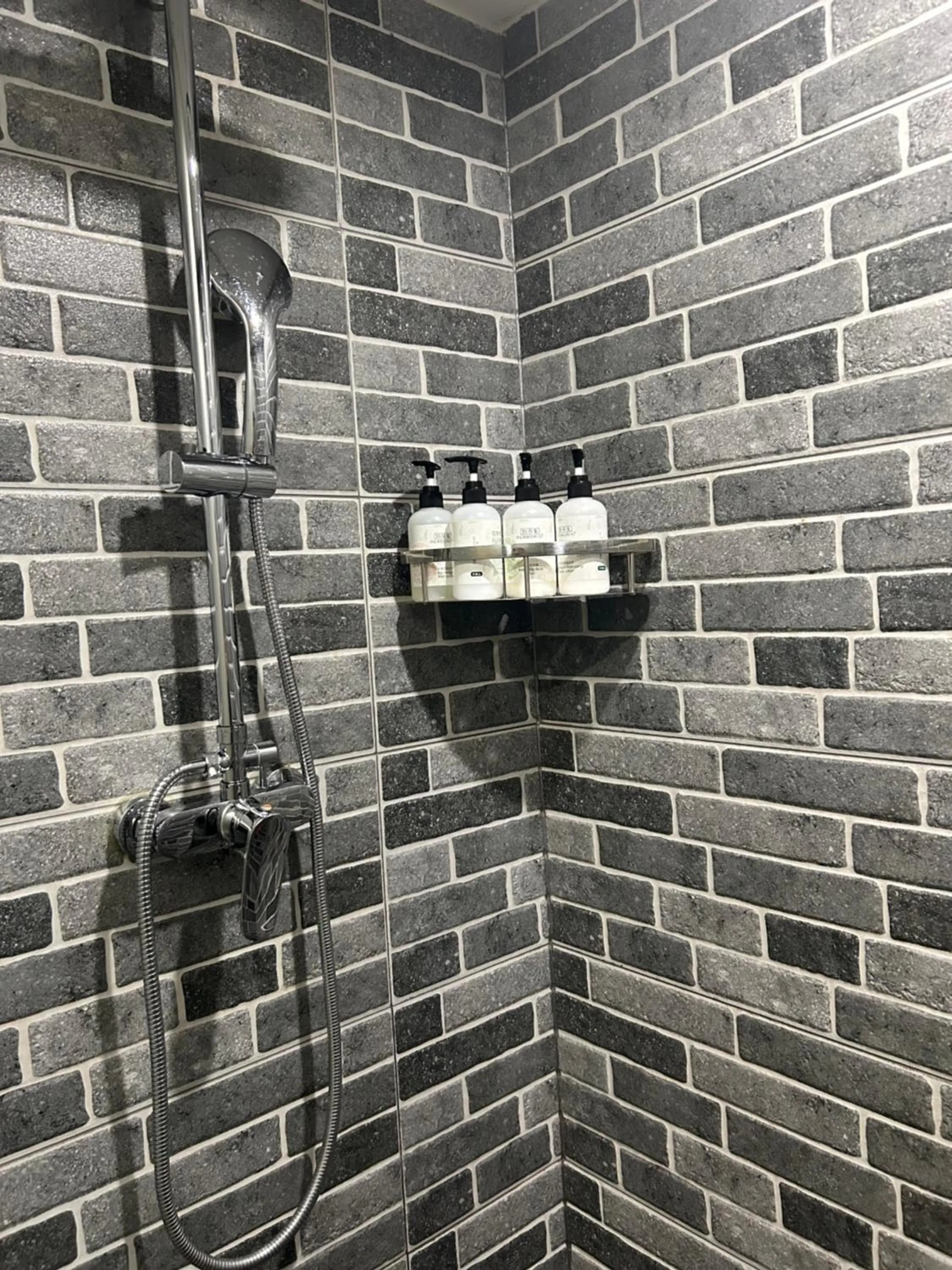 Shower in Nostalgia Hotel（Beijing Tiananmen Square）