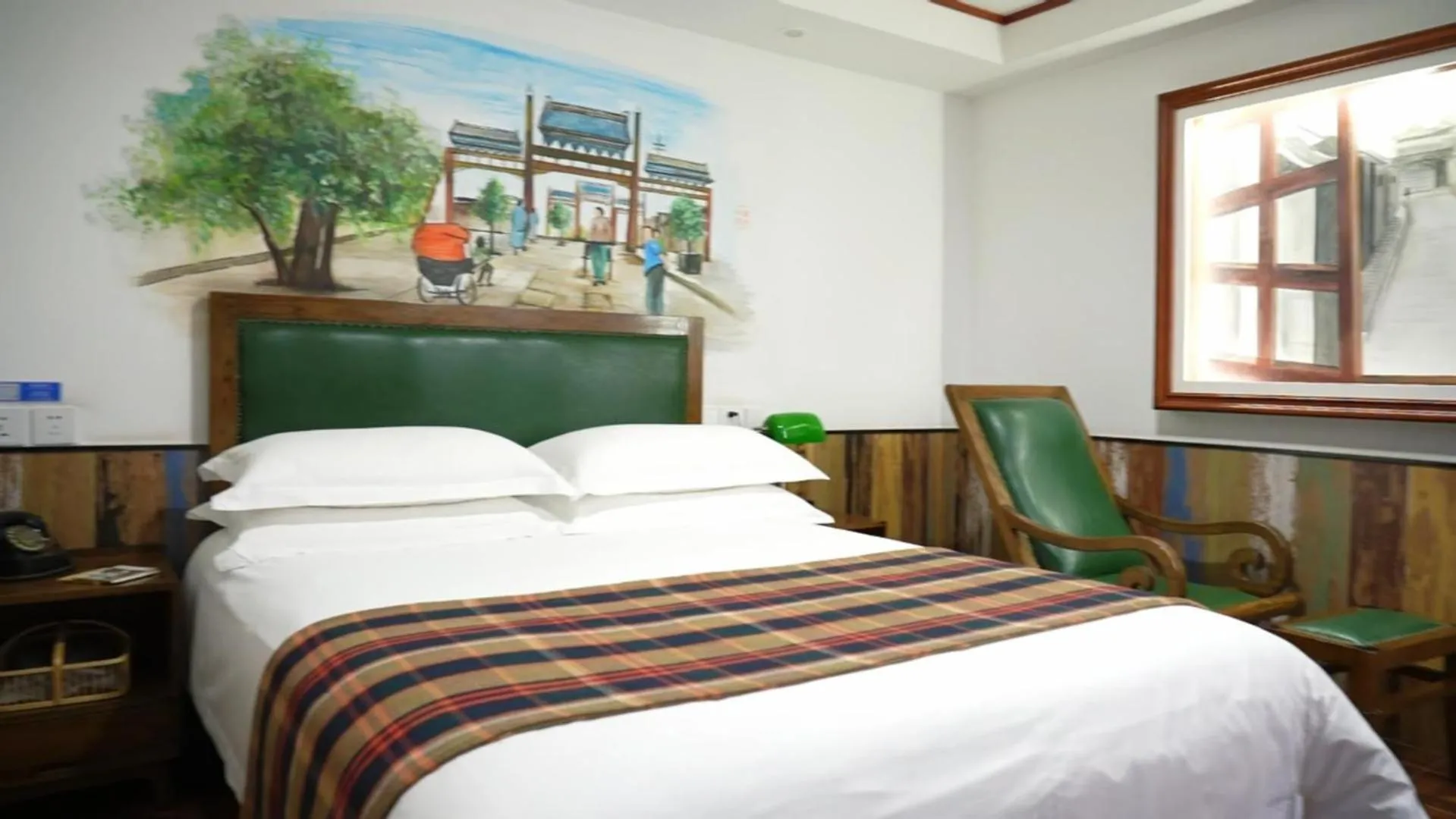 Bed in Nostalgia Hotel（Beijing Tiananmen Square）