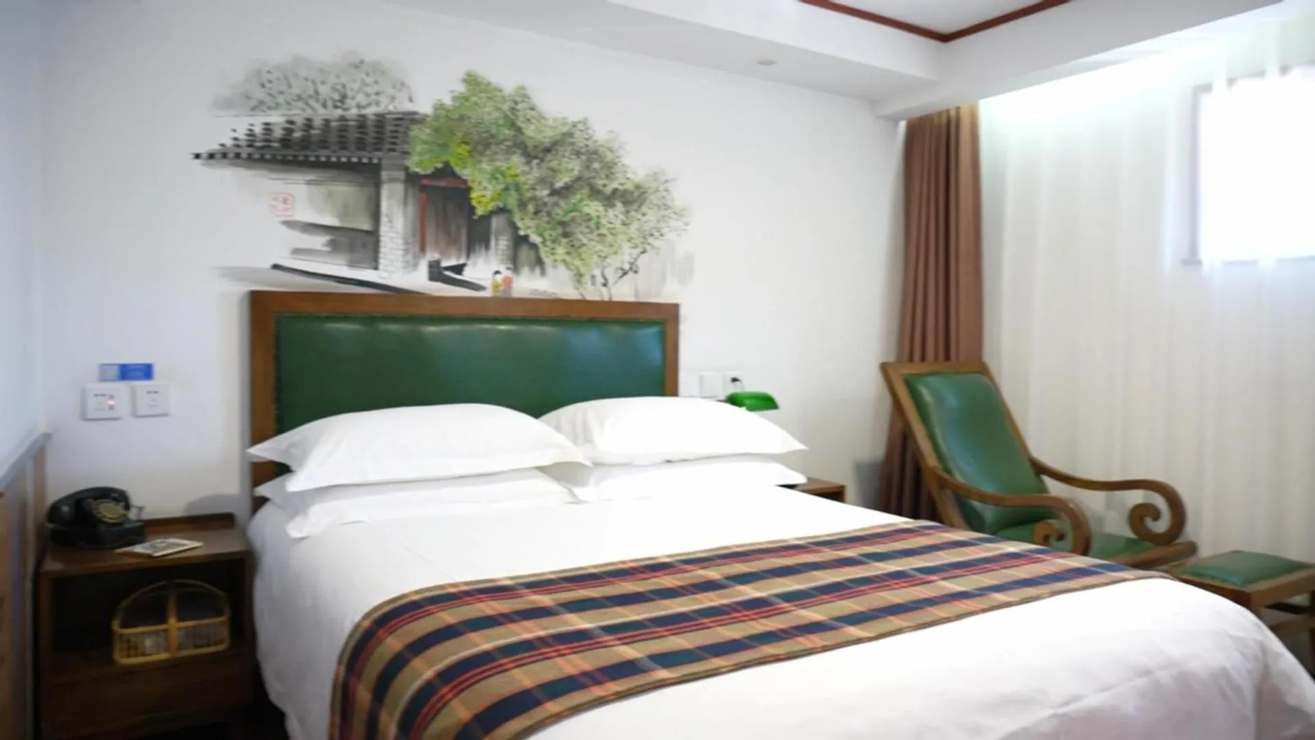 Bed in Nostalgia Hotel（Beijing Tiananmen Square）