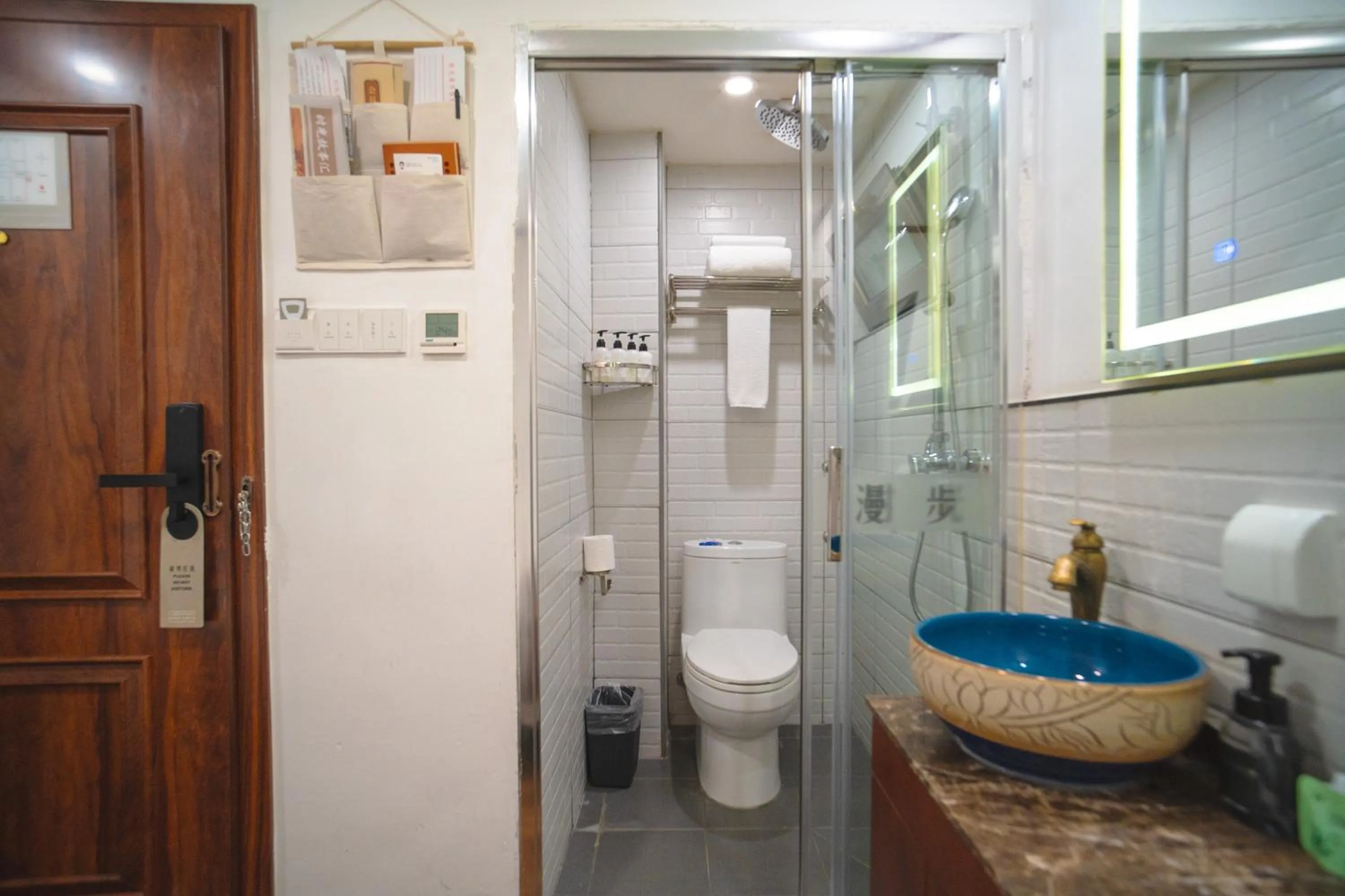 Shower in Nostalgia Hotel（Beijing Tiananmen Square）
