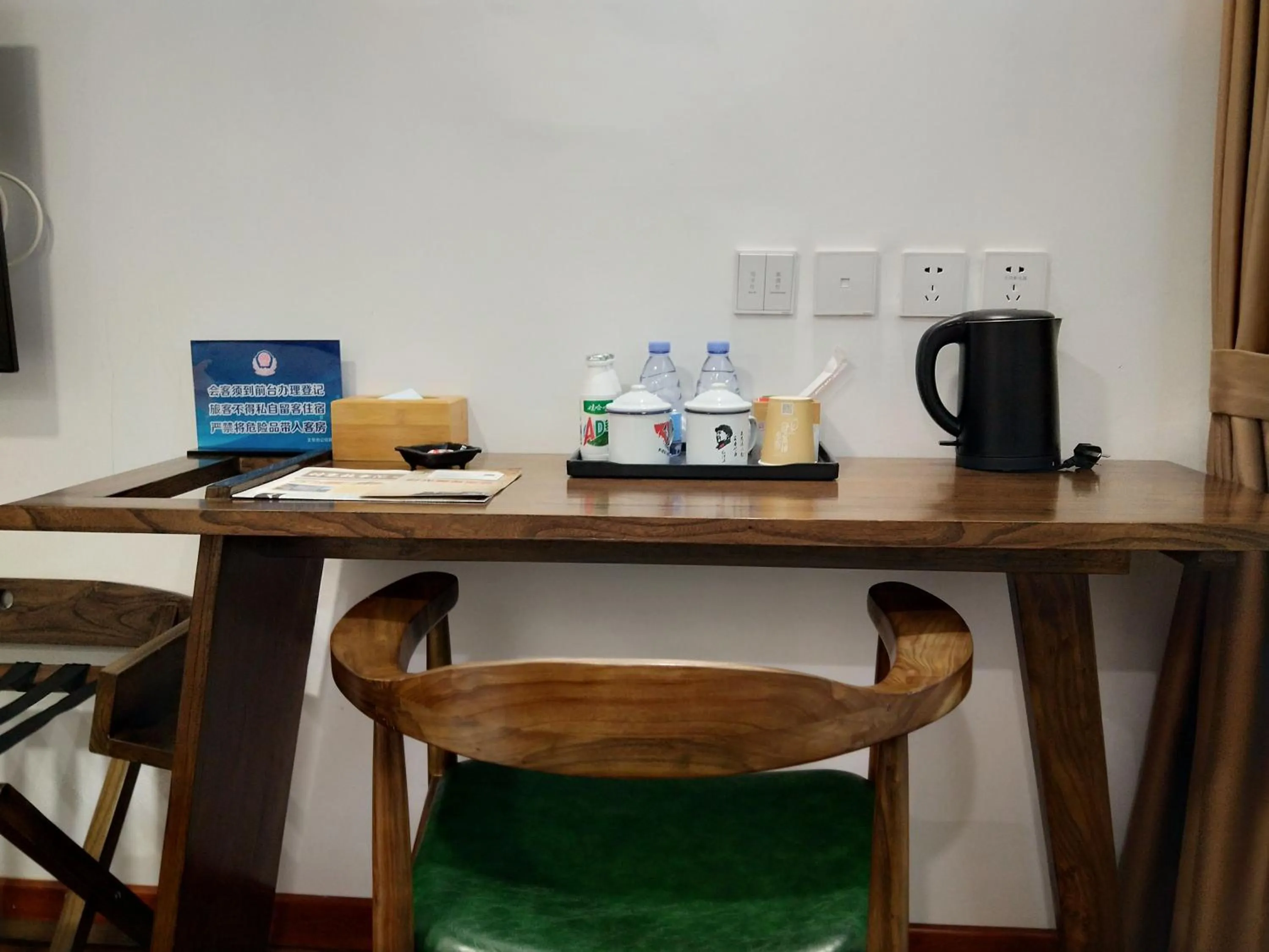 Coffee/tea facilities in Nostalgia Hotel（Beijing Tiananmen Square）