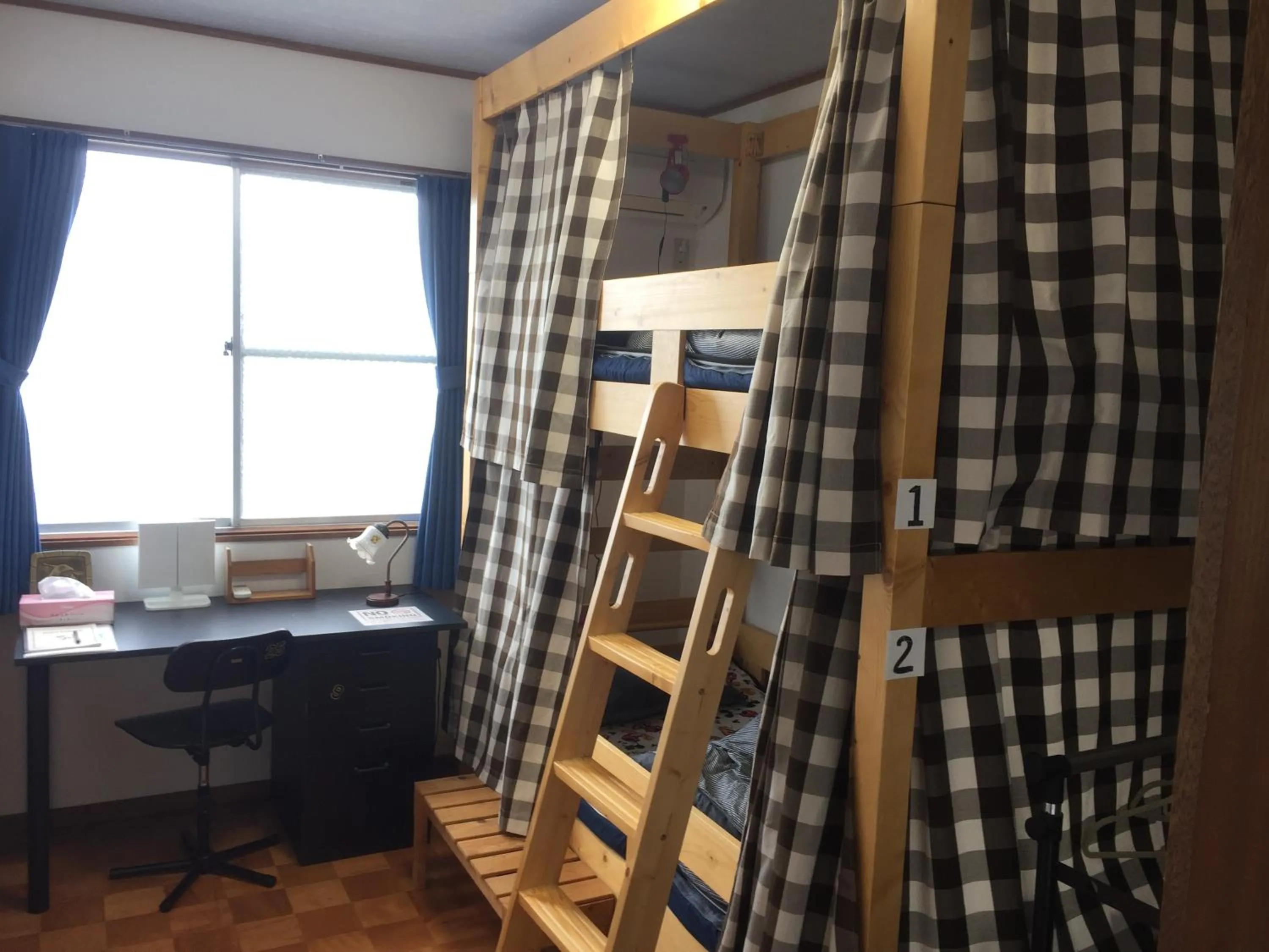 Bunk Bed in Female Dormitory Room   in Guest house daisho oshiro asobi