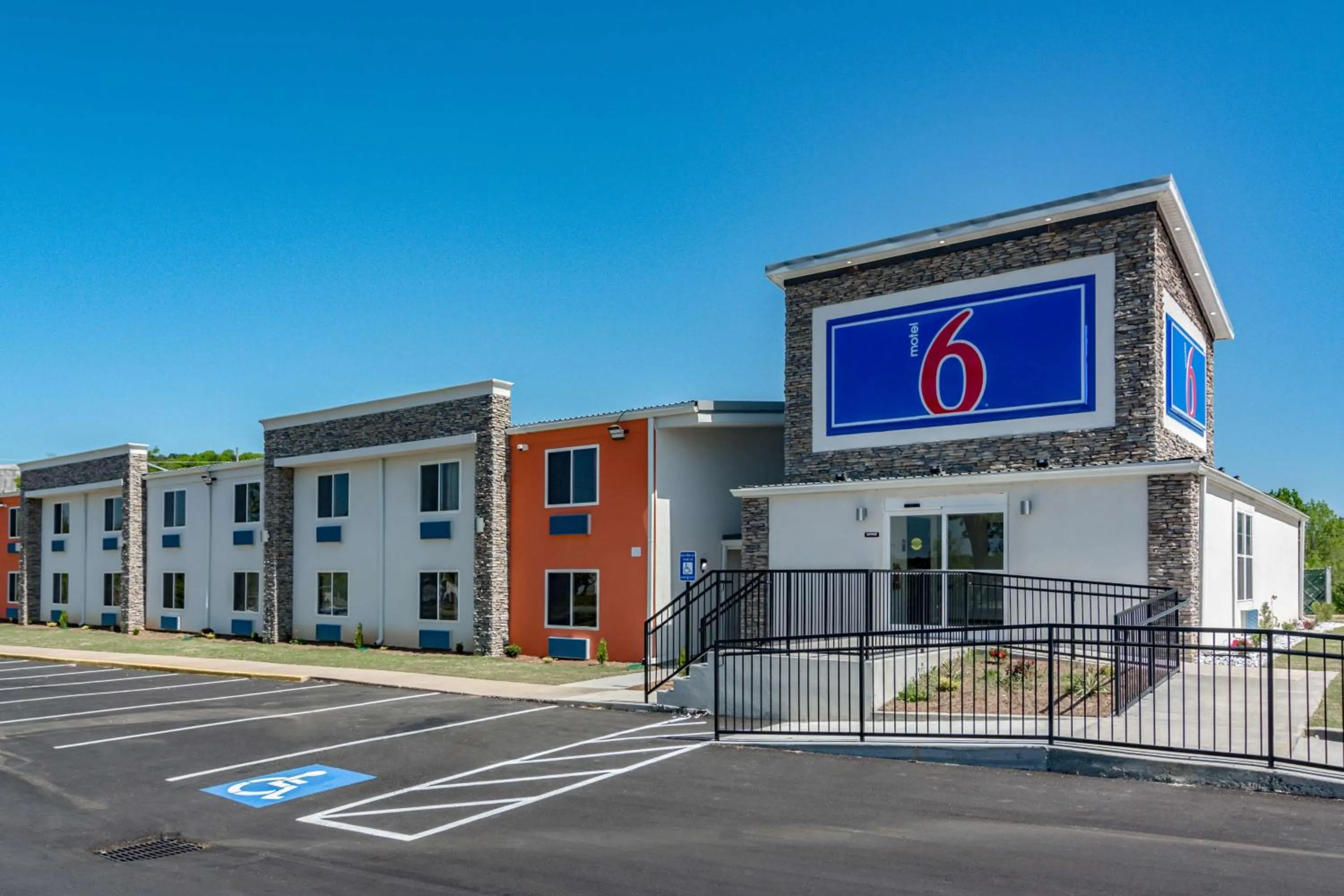 Property building in Motel 6-White, GA - Cartersville