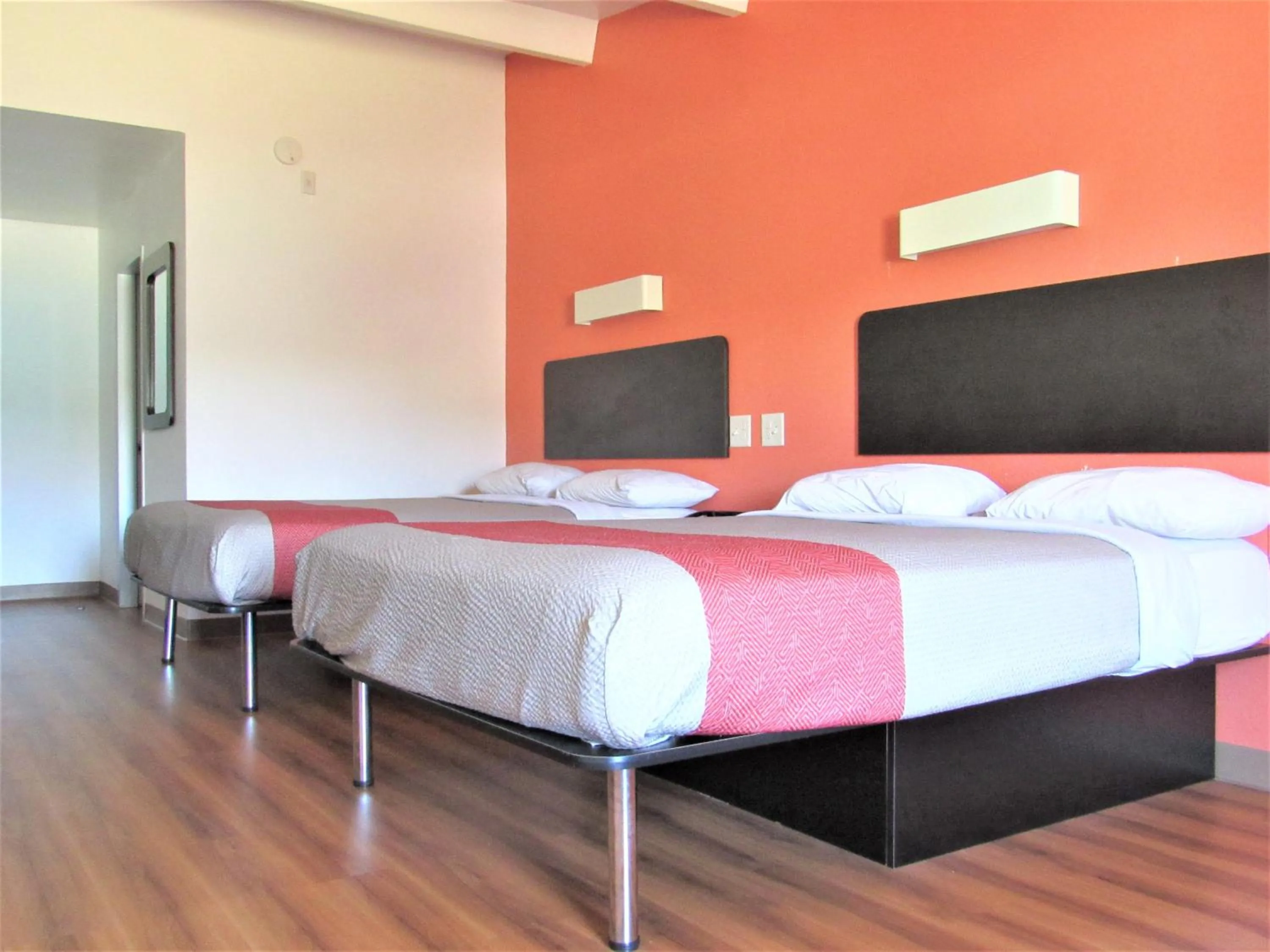 Photo of the whole room, Bed in Motel 6-White, GA - Cartersville