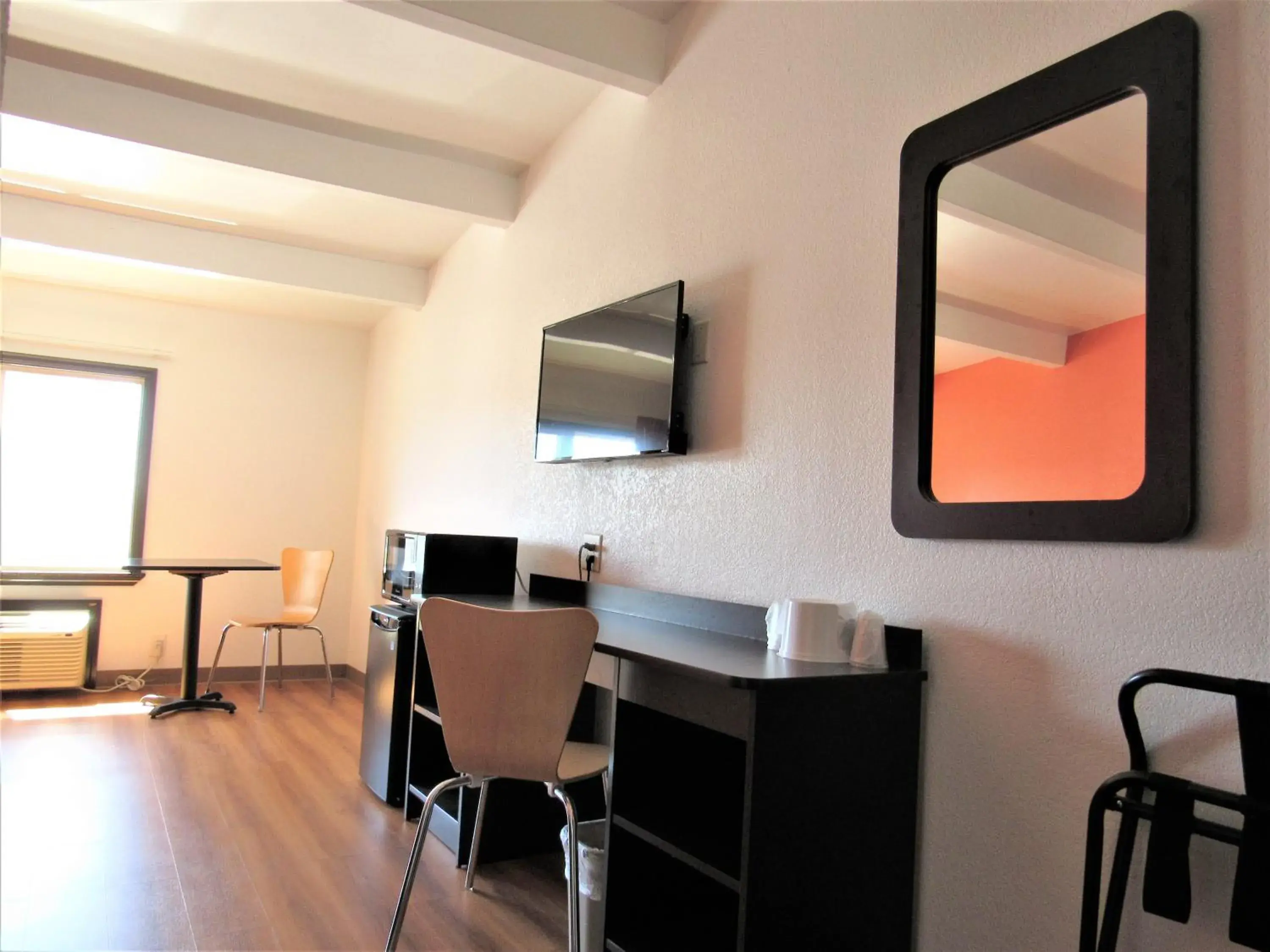 King Room - Non-Smoking in Motel 6-White, GA - Cartersville King Room - Non-Smoking in Motel 6-White, GA - Cartersville