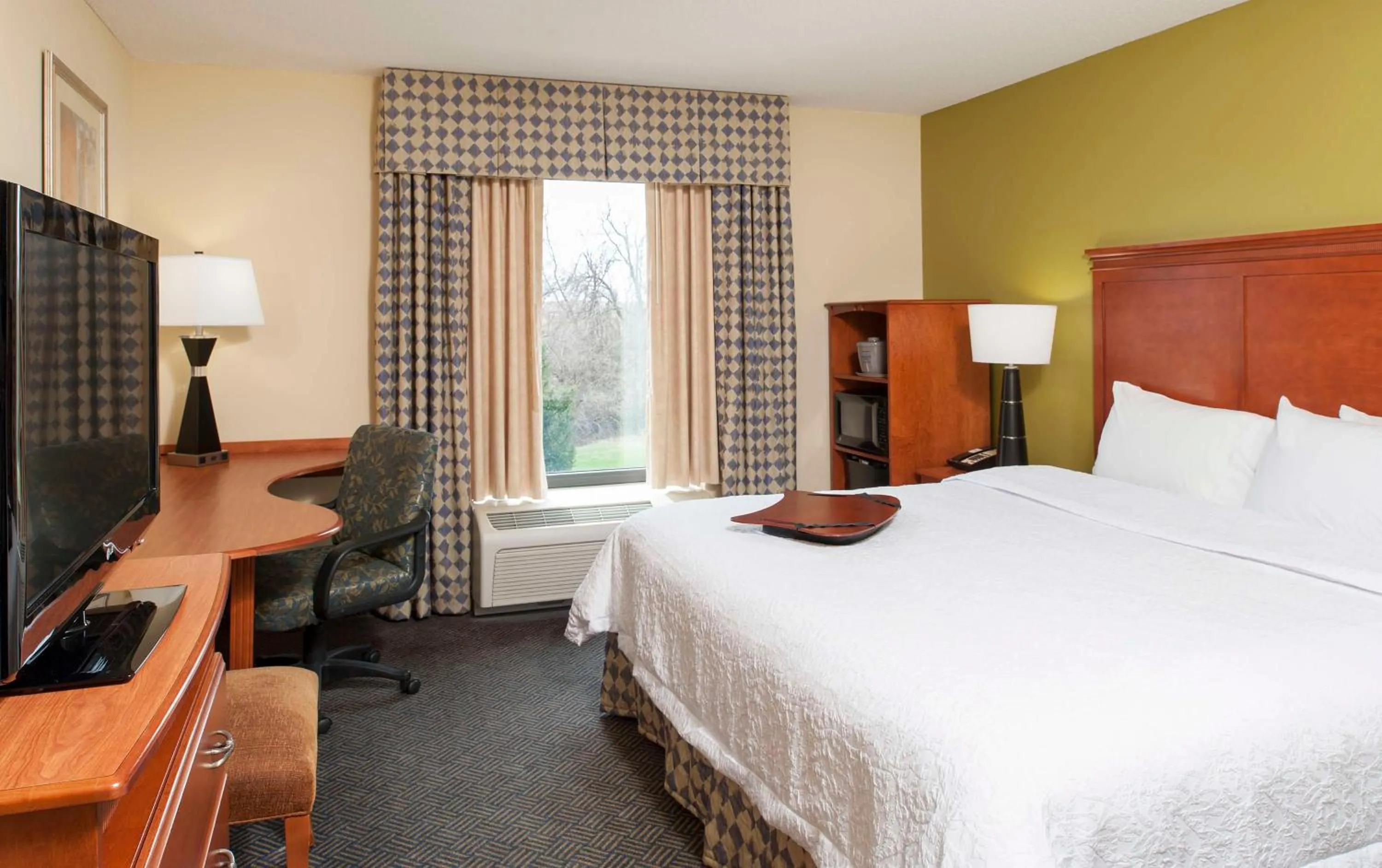 Bed in Hampton Inn Jacksonville