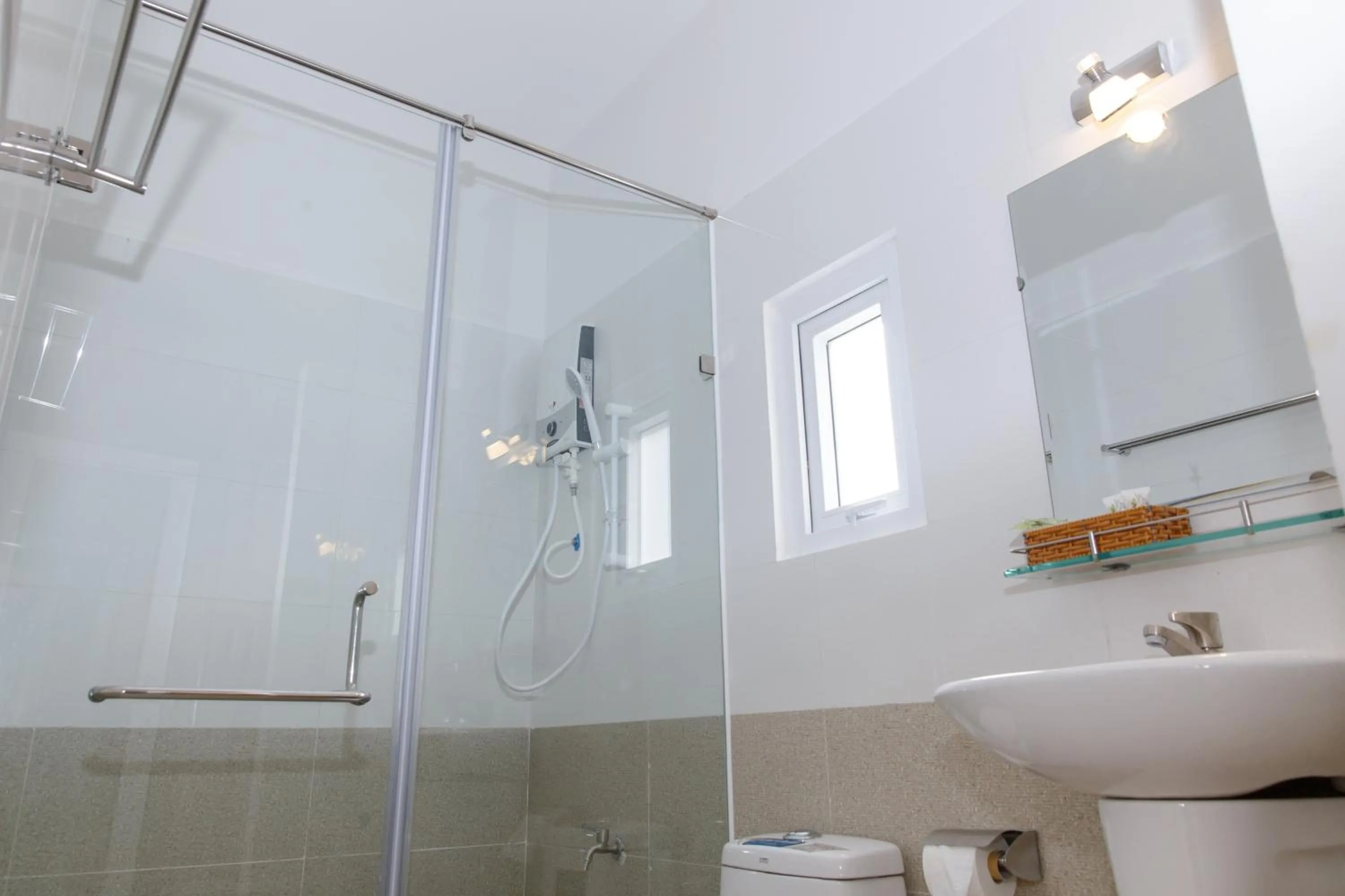 Shower in Hoang Dinh Homestay