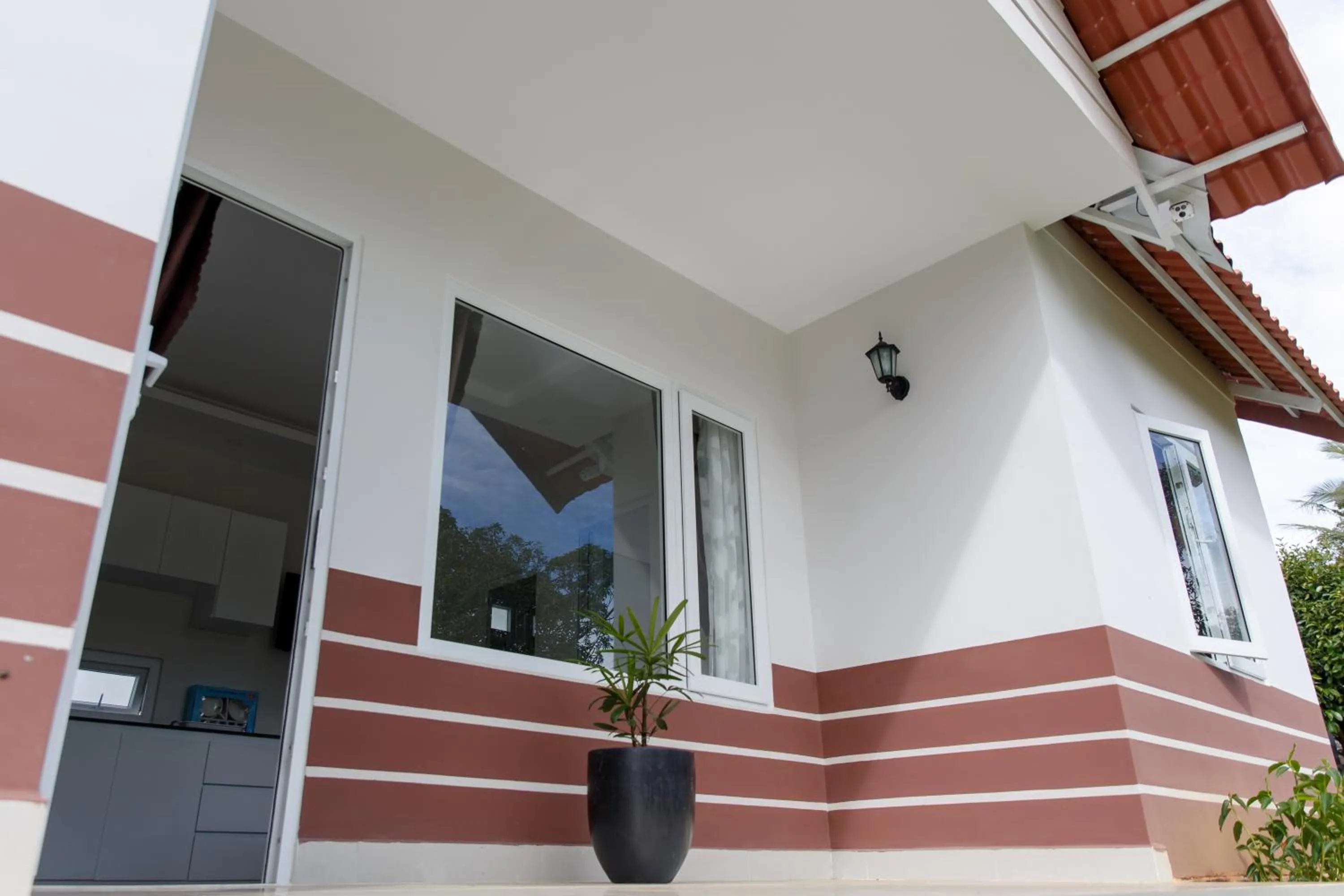 Property building in Hoang Dinh Homestay