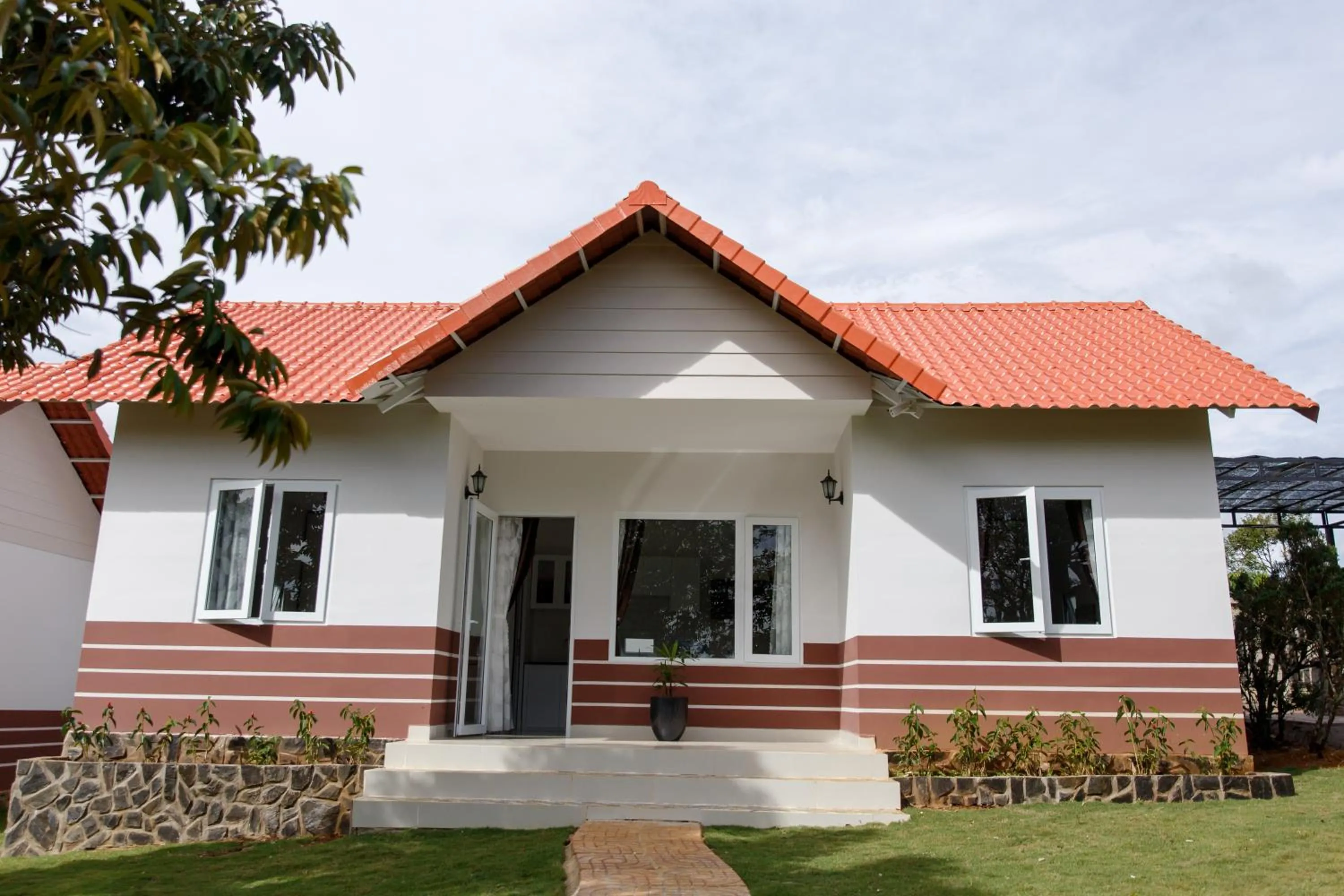 Property building in Hoang Dinh Homestay