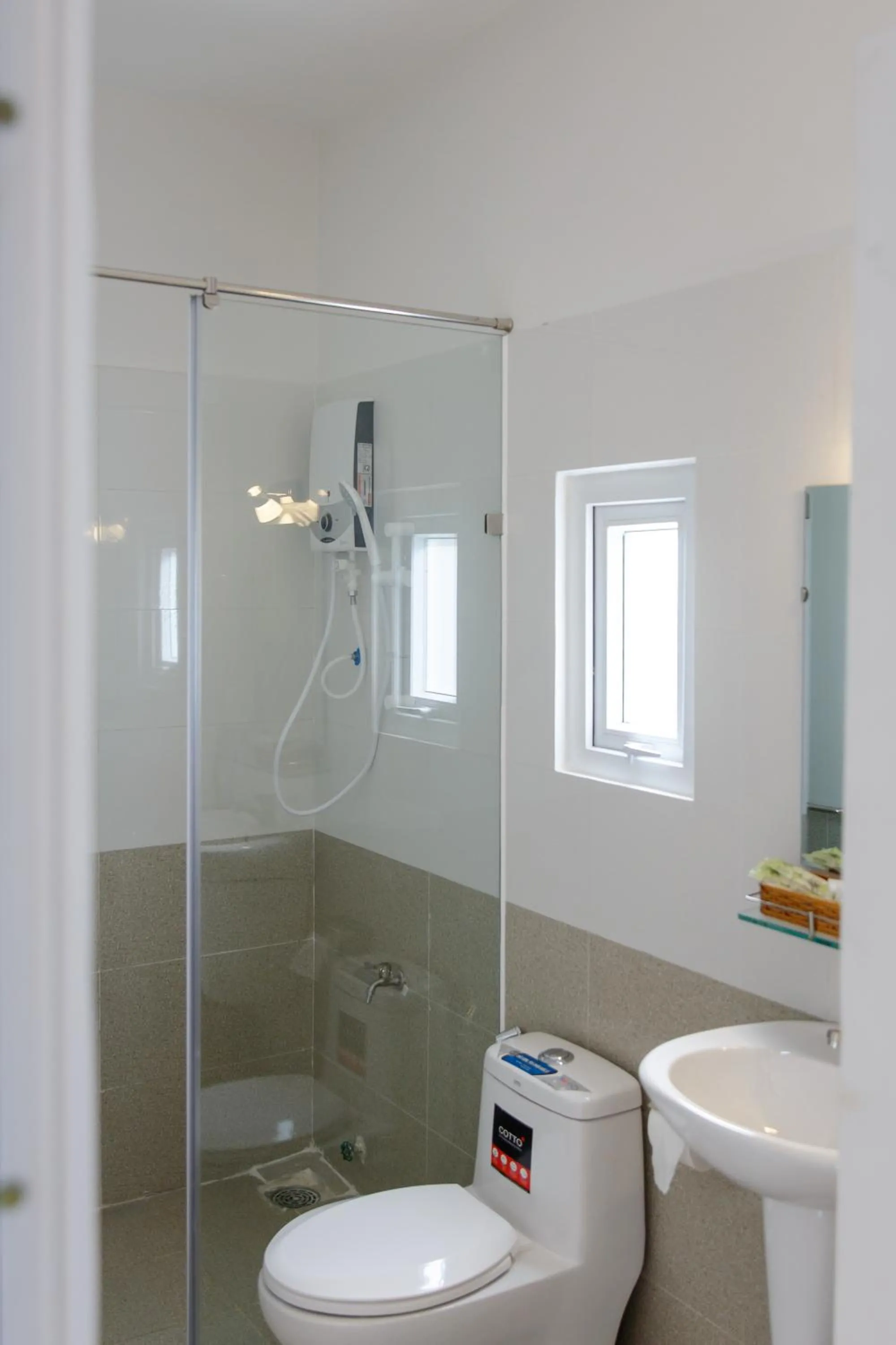 Shower in Hoang Dinh Homestay