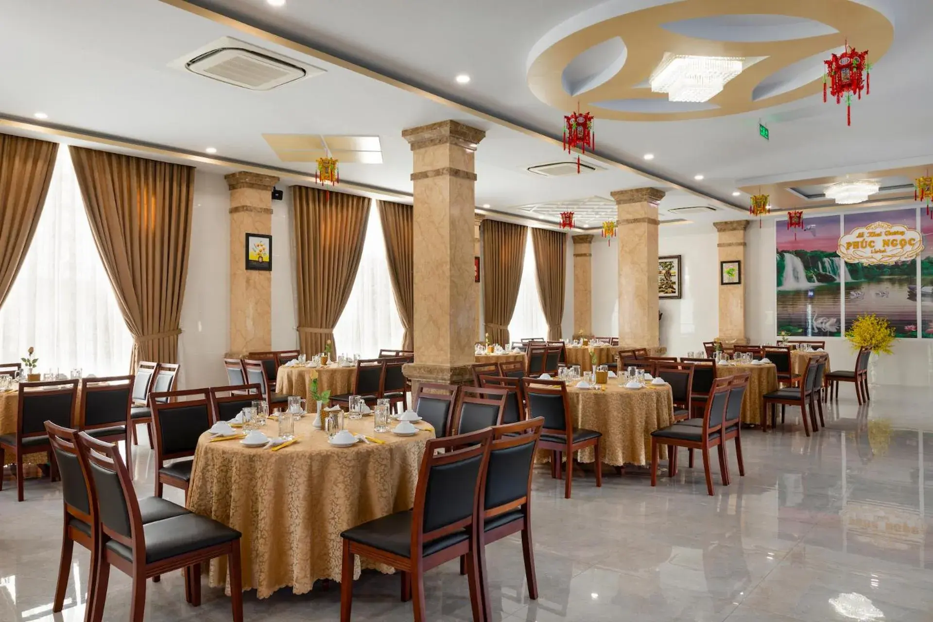 Restaurant/places to eat in Phuc Ngoc Hotel Restaurant/places to eat in Phuc Ngoc Hotel