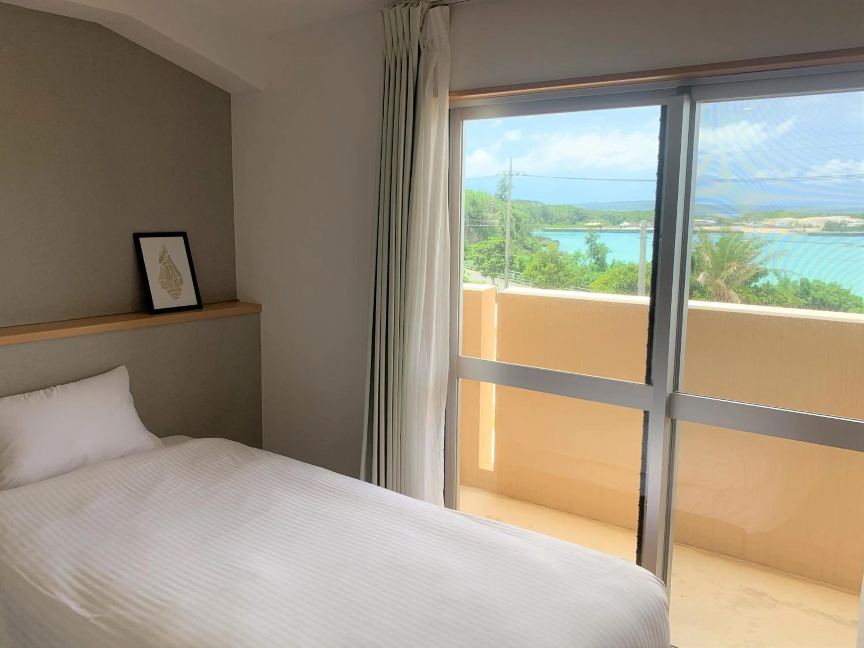 View (from property/room), Bed in Hotel Miyakojima