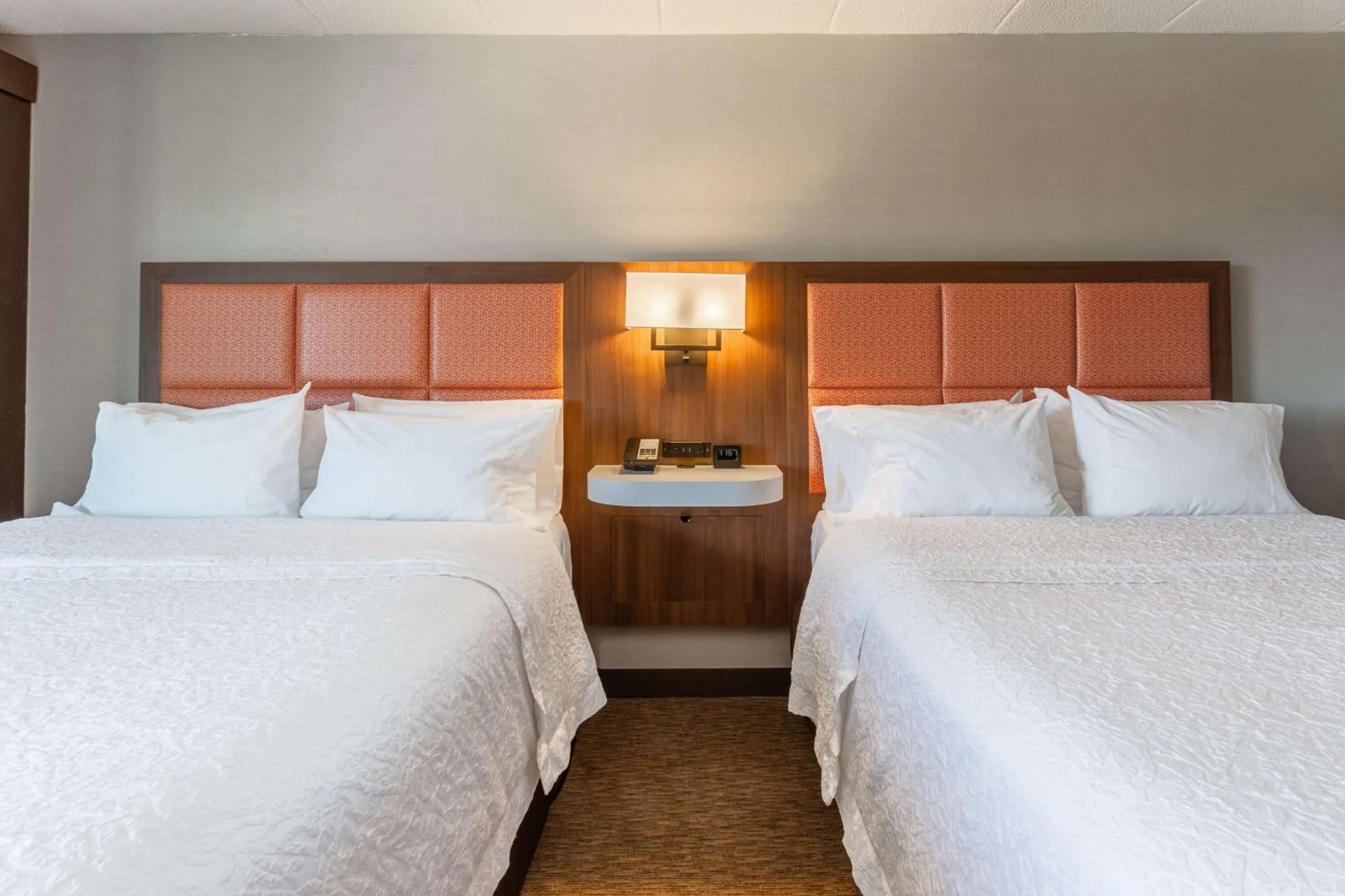 Bed in Hampton Inn Madison East Towne Mall Area