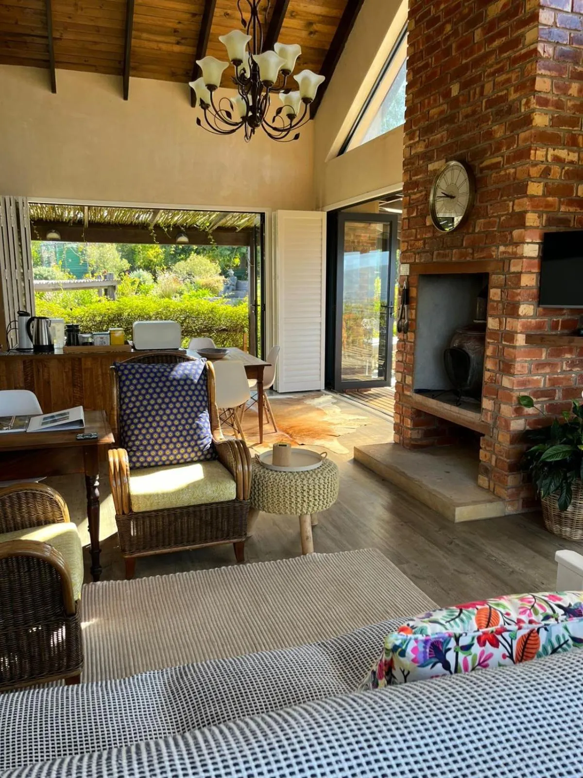 TV and multimedia in Narnia Guest House