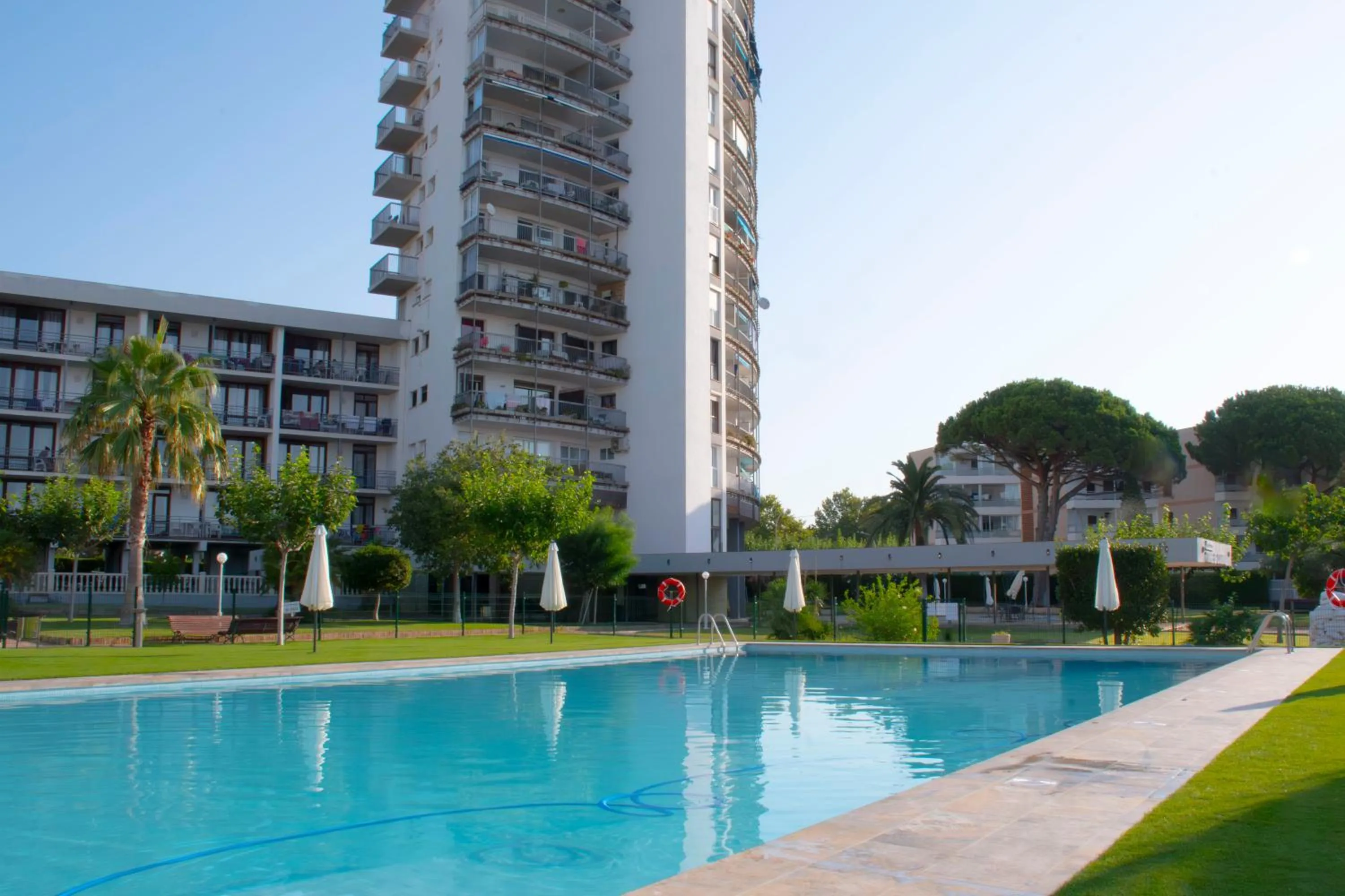 Swimming pool in Agaró Cambrils Apartments