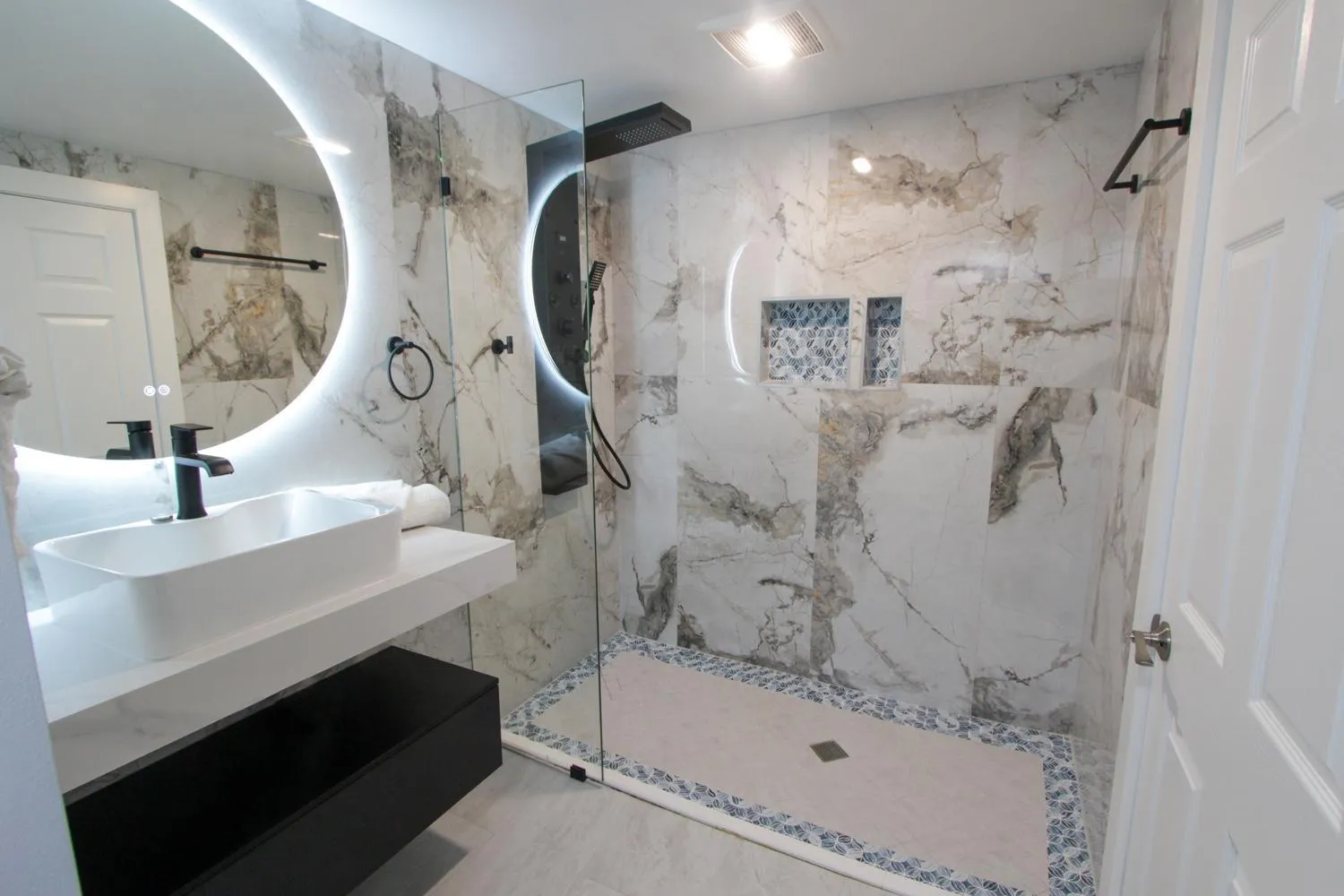 Shower in Envi Boutique Hotel Henderson-Evansville South