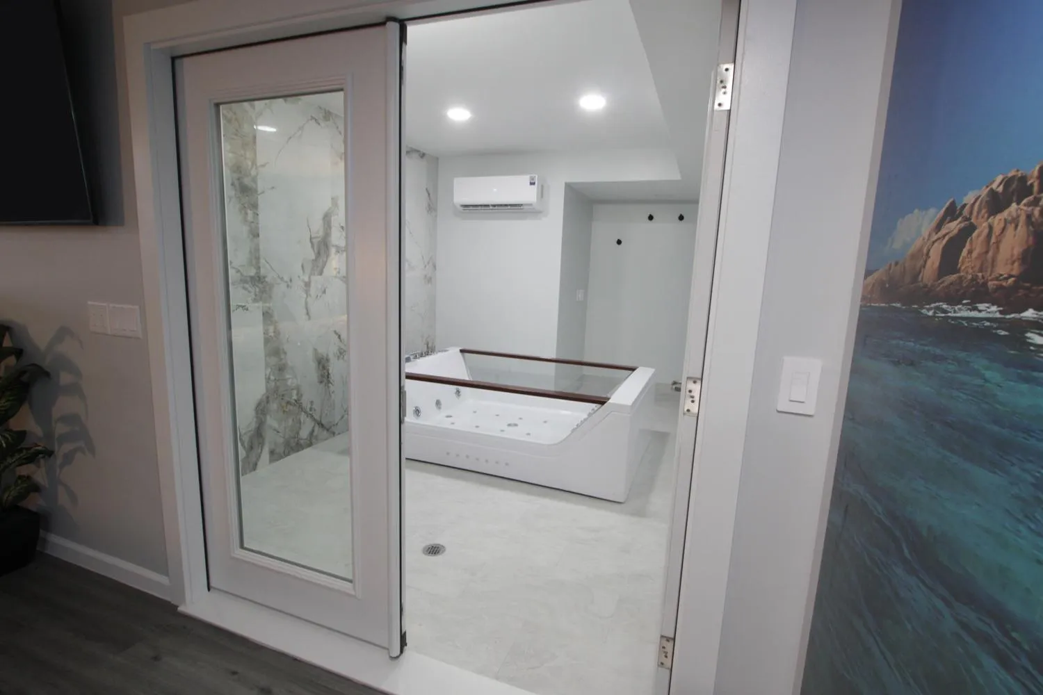 Hot Tub in Envi Boutique Hotel Henderson-Evansville South