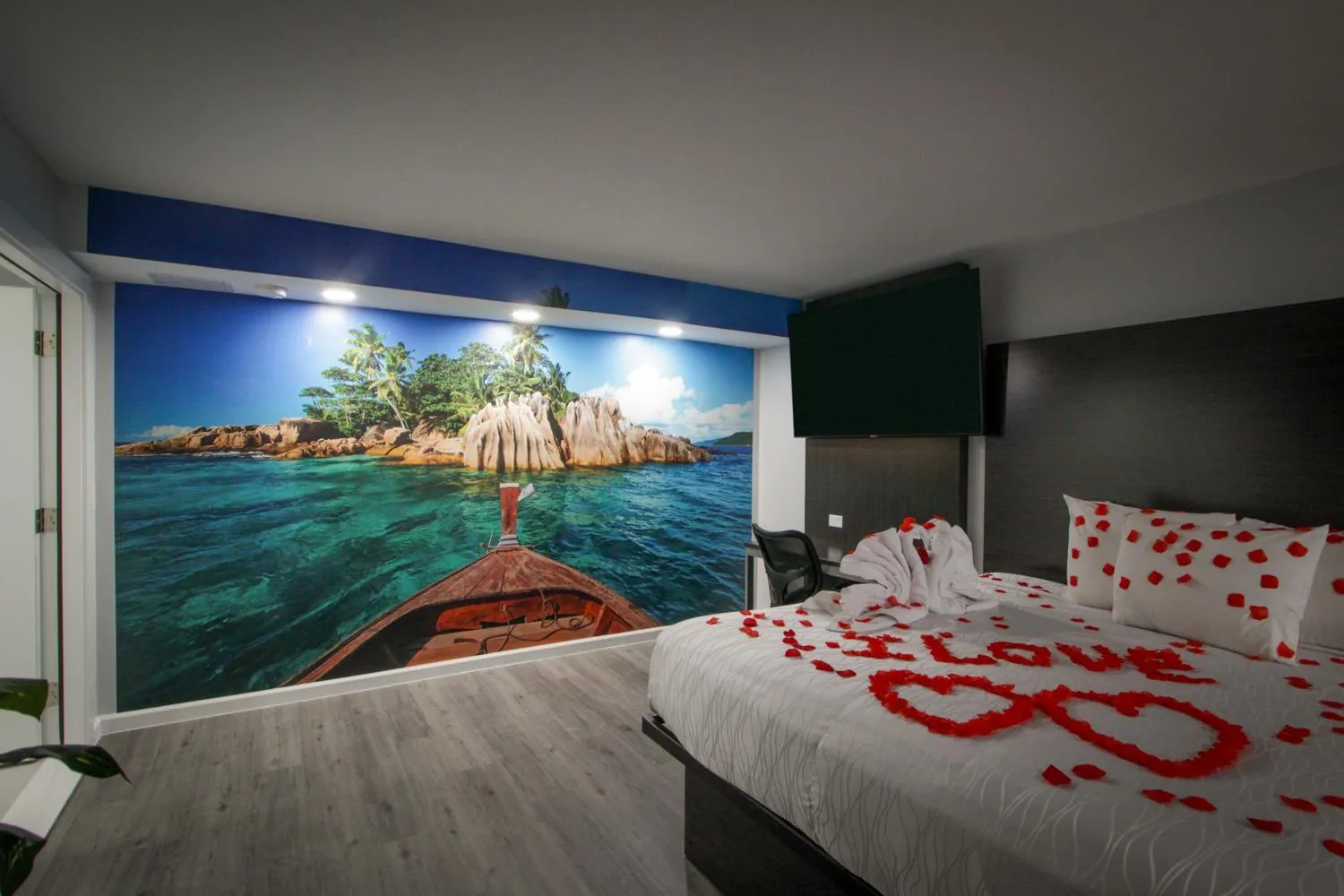 Bed in Envi Boutique Hotel Henderson-Evansville South