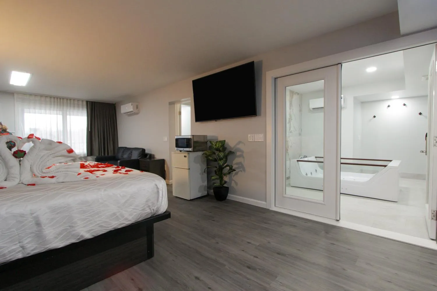 TV and multimedia, Bed in Envi Boutique Hotel Henderson-Evansville South