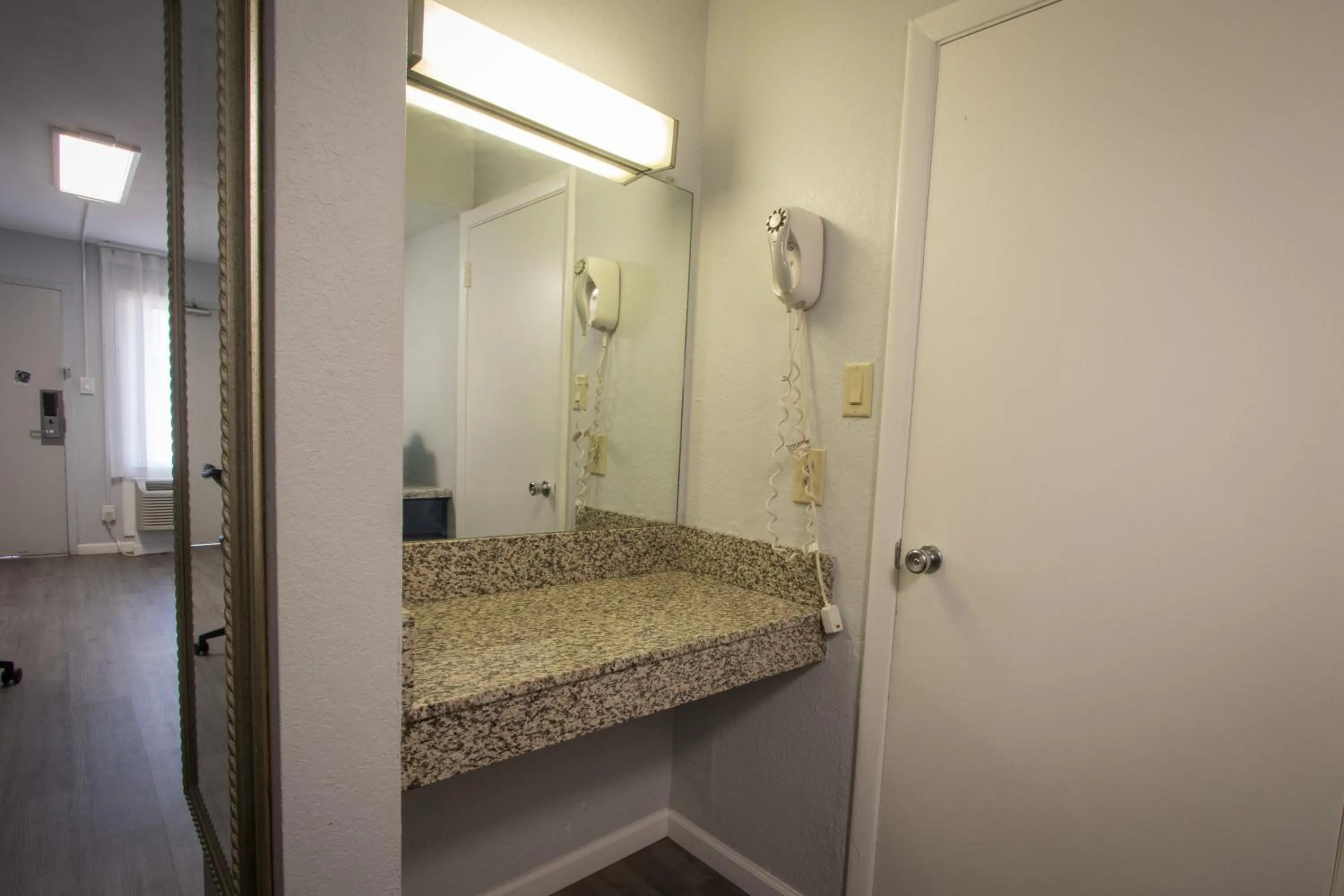 Bathroom in Envi Boutique Hotel Henderson-Evansville South