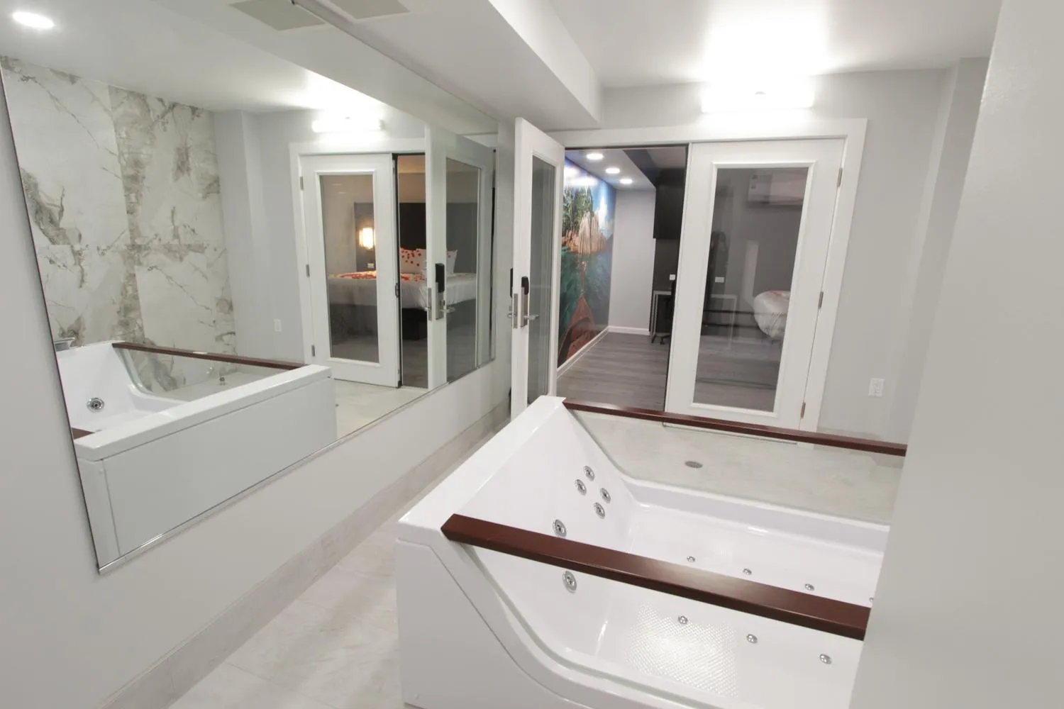 Hot Tub in Envi Boutique Hotel Henderson-Evansville South