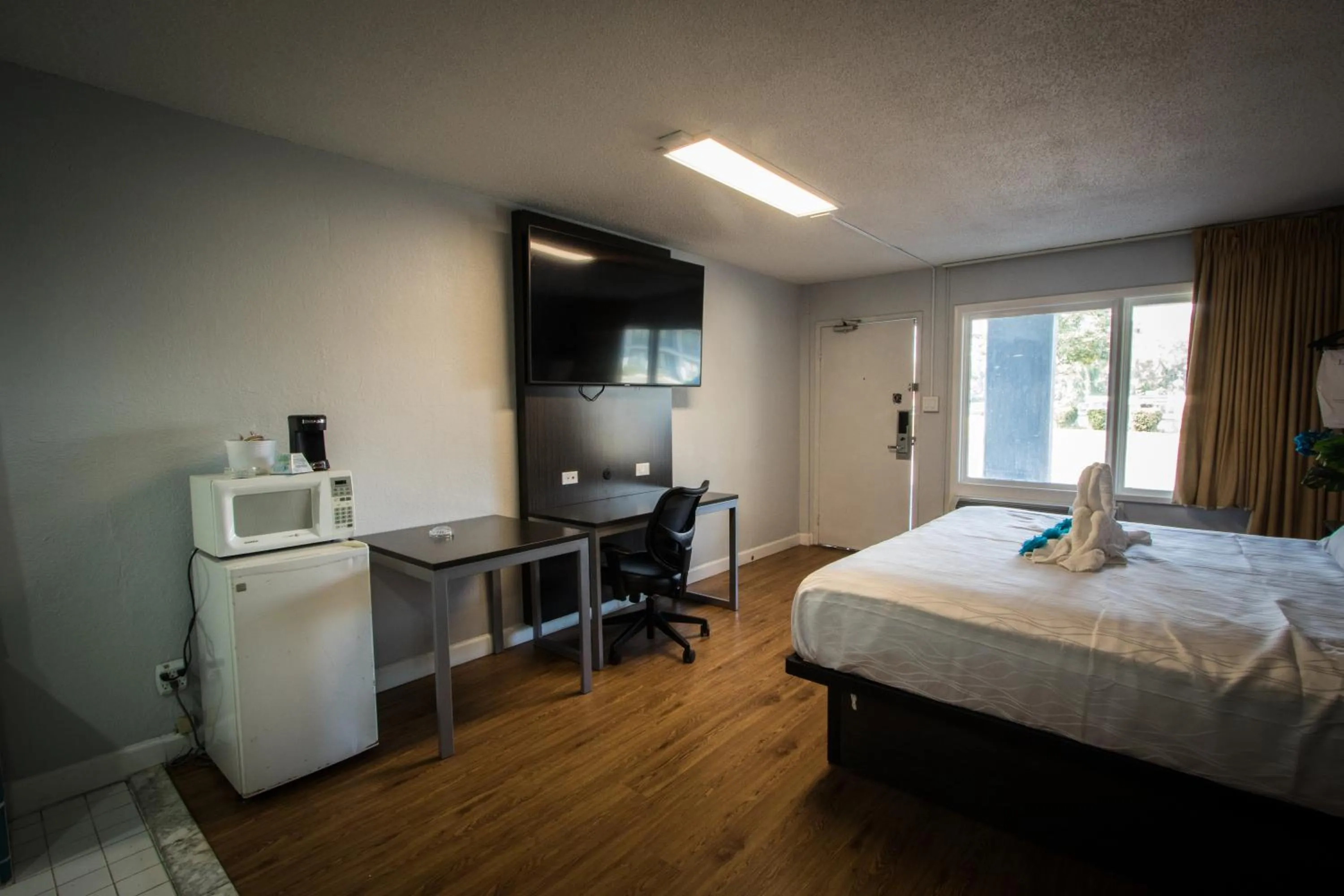 TV and multimedia, Bed in Envi Boutique Hotel Henderson-Evansville South