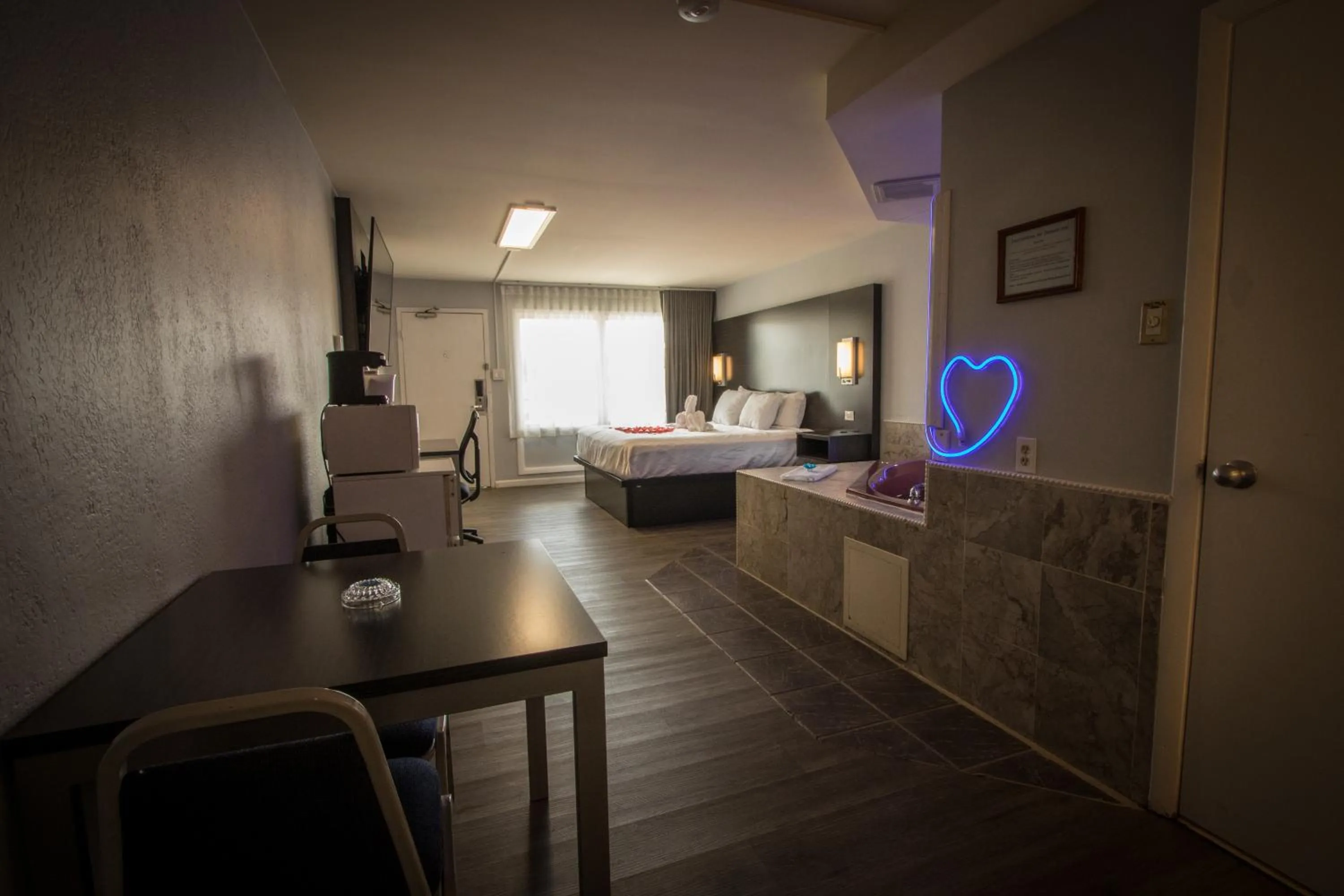 Photo of the whole room in Envi Boutique Hotel Henderson-Evansville South