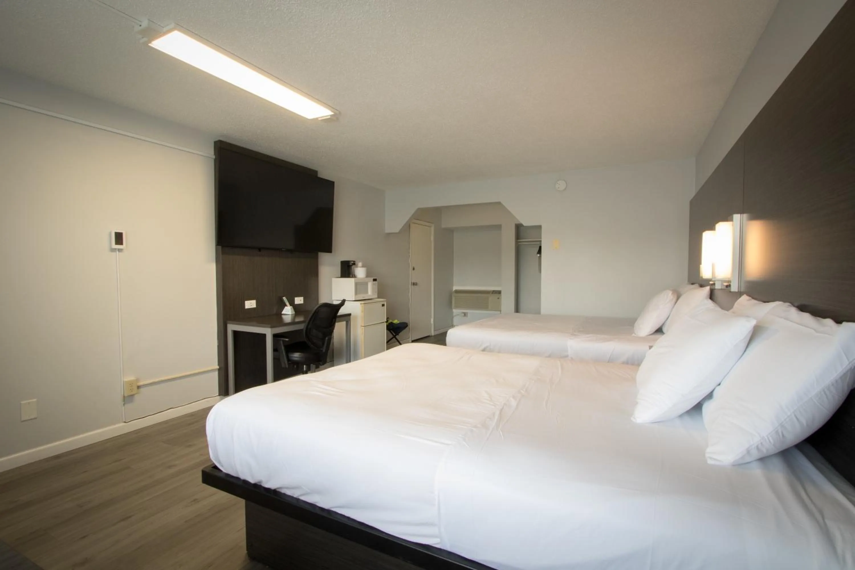 Photo of the whole room, Bed in Envi Boutique Hotel Henderson-Evansville South