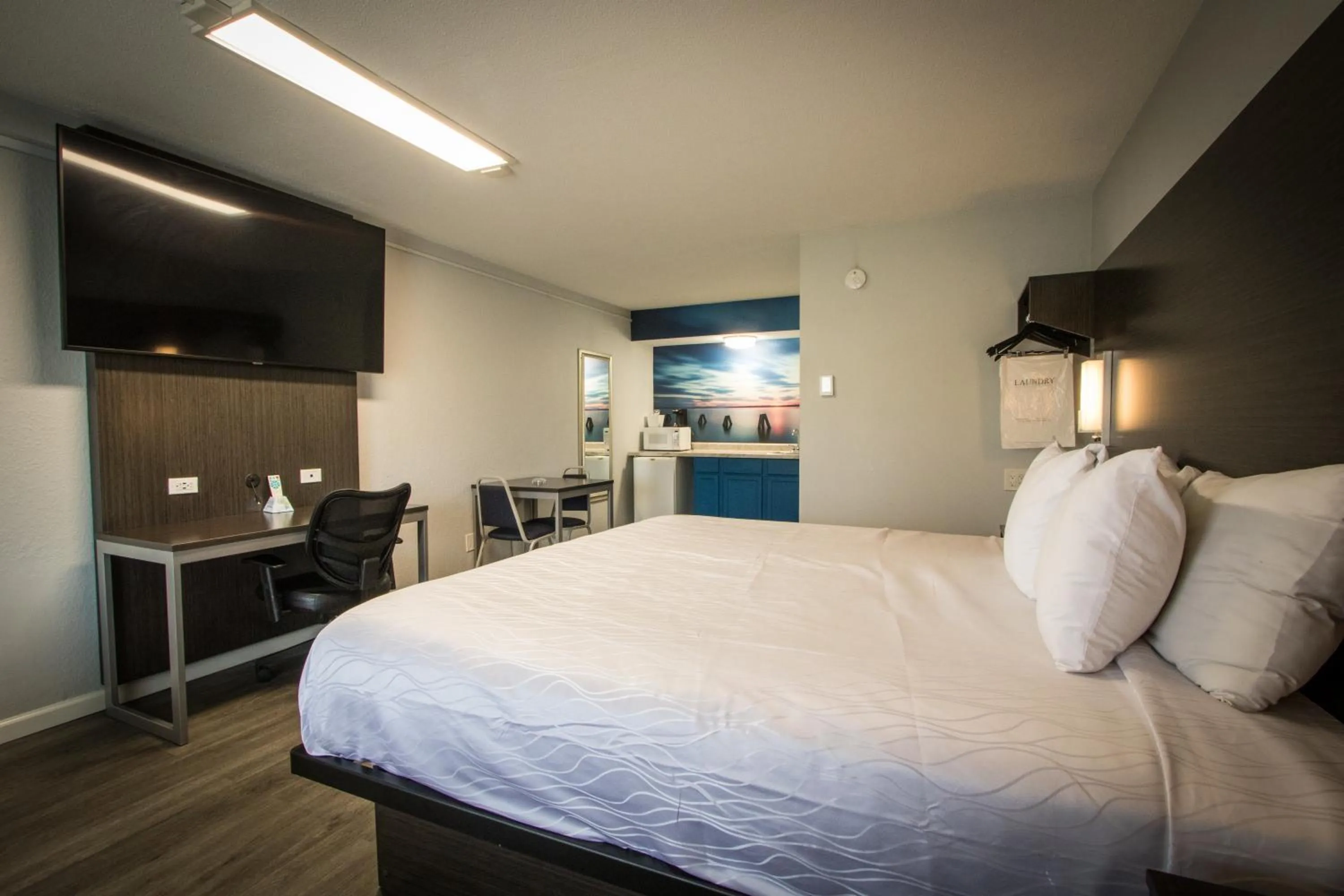 Photo of the whole room, Bed in Envi Boutique Hotel Henderson-Evansville South