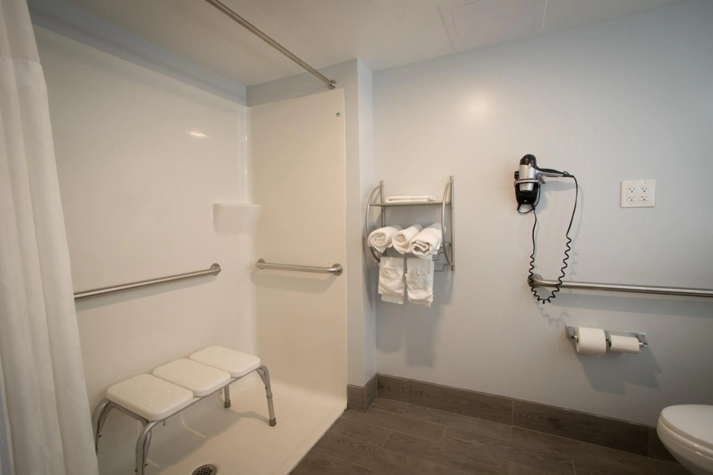 Shower in Envi Boutique Hotel Henderson-Evansville South