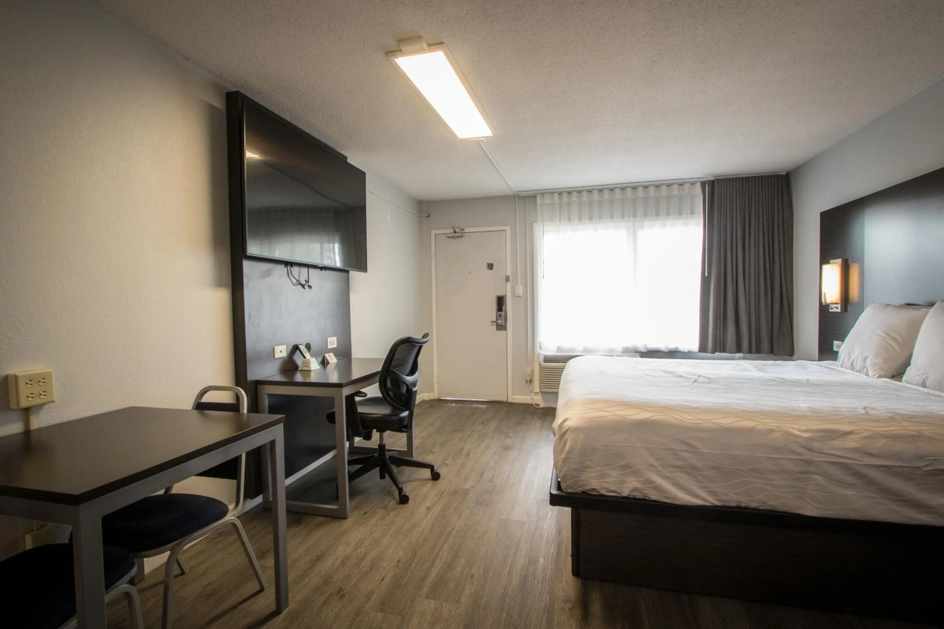 Photo of the whole room, Bed in Envi Boutique Hotel Henderson-Evansville South