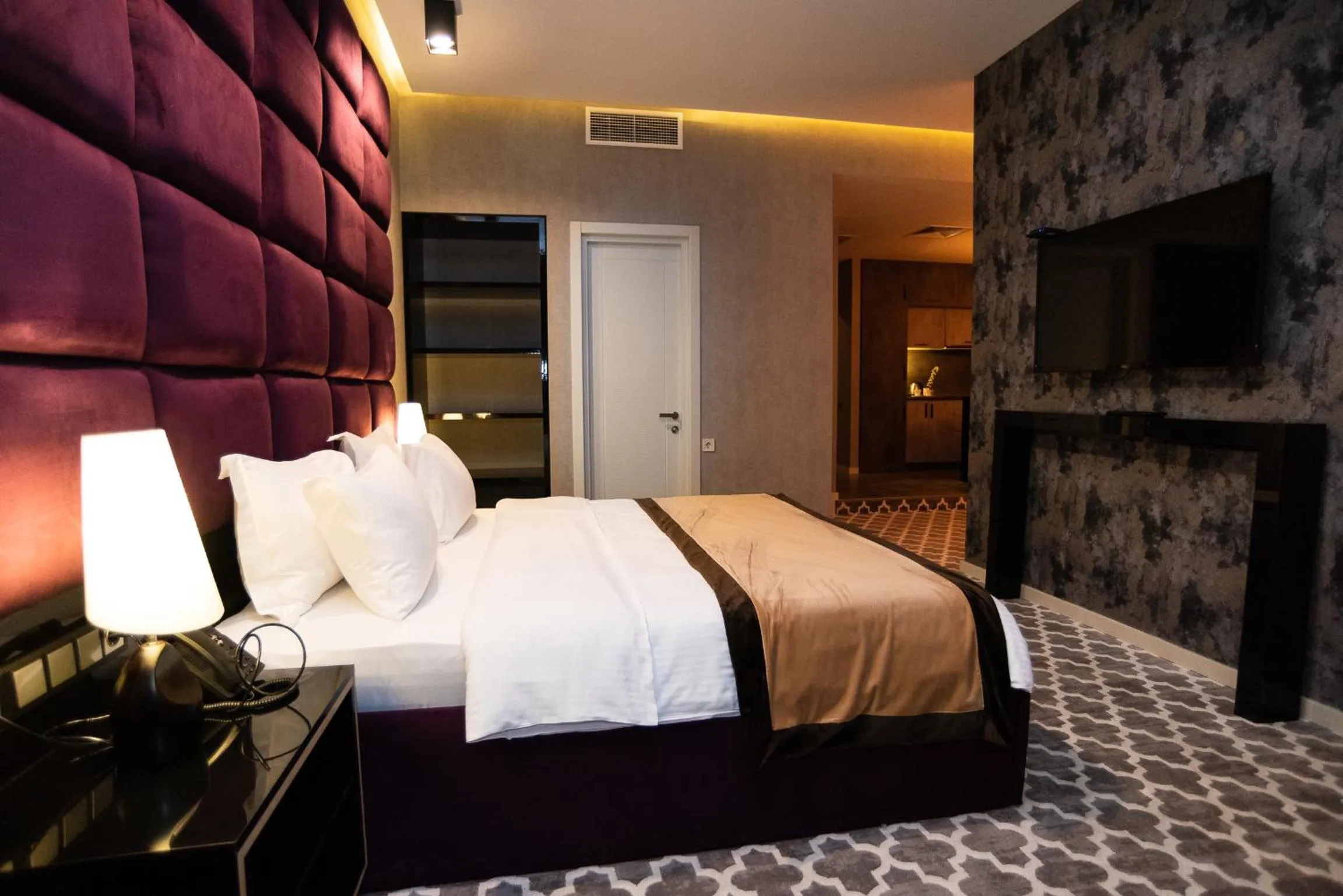 Bedroom, Bed in Gallery Art Hotel