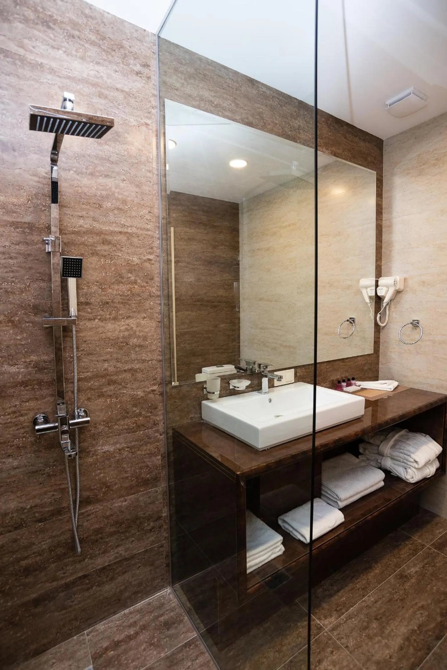 Bathroom in Gallery Art Hotel