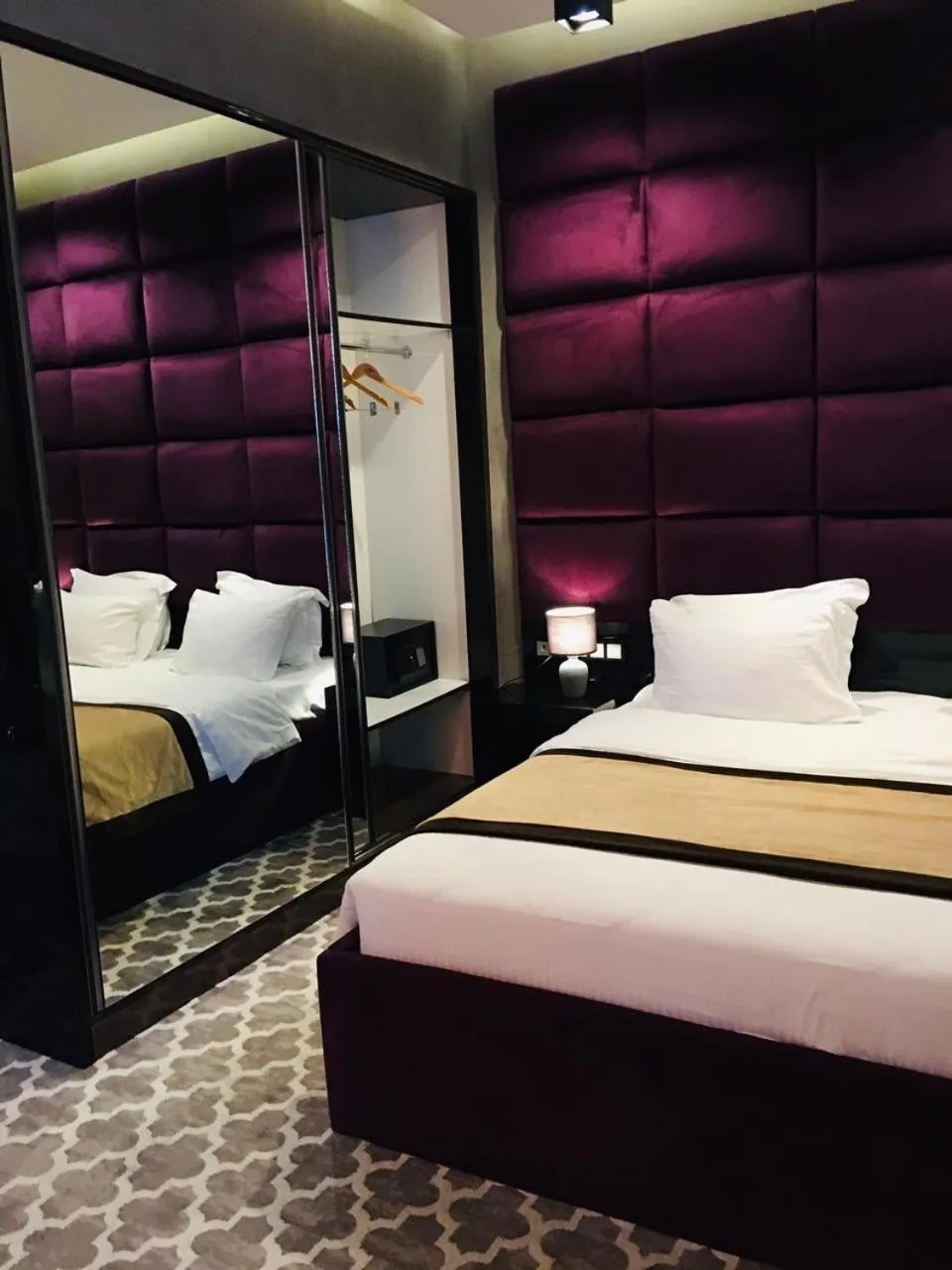 Bed in Gallery Art Hotel