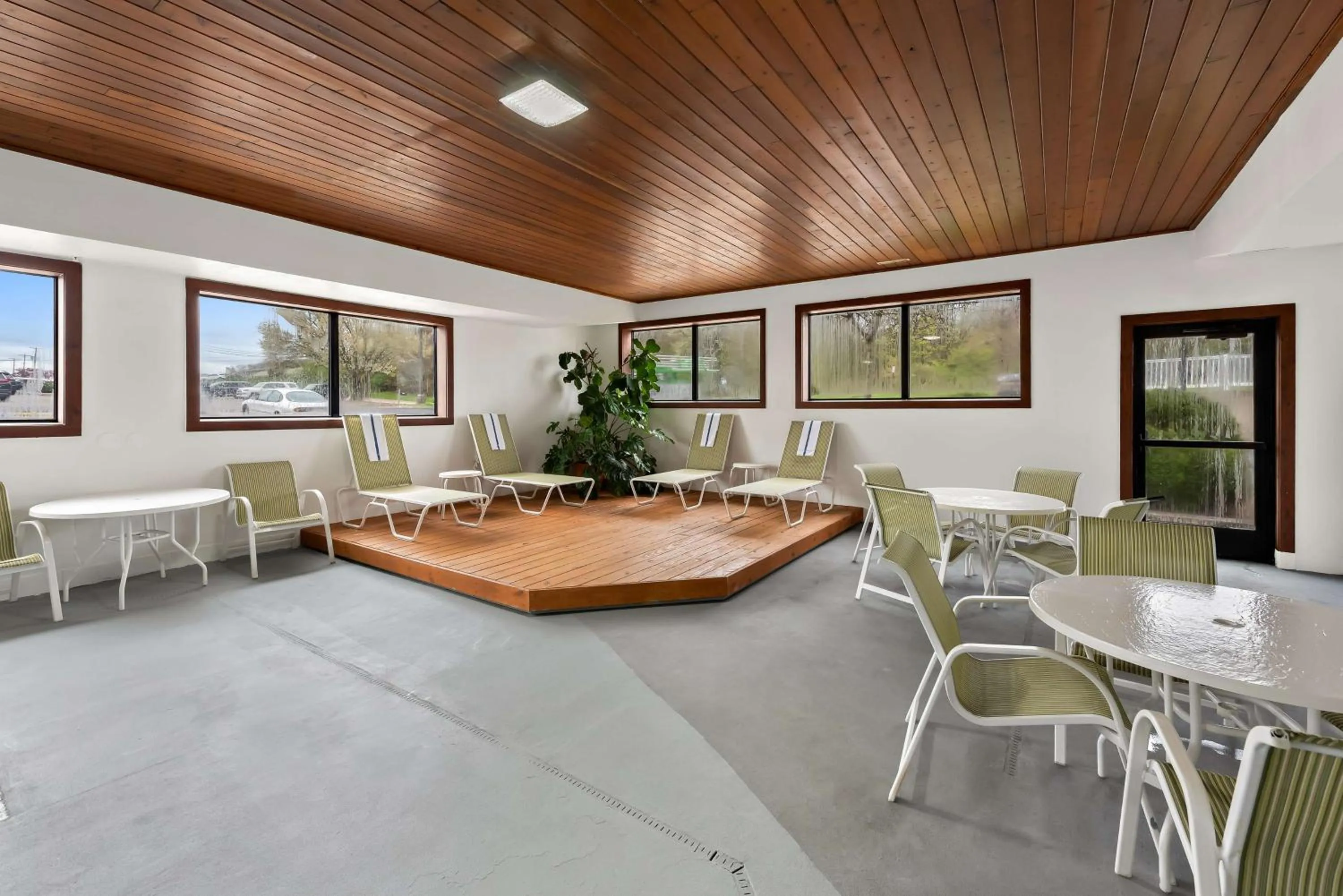 Pool view in Hampton Inn Lancaster