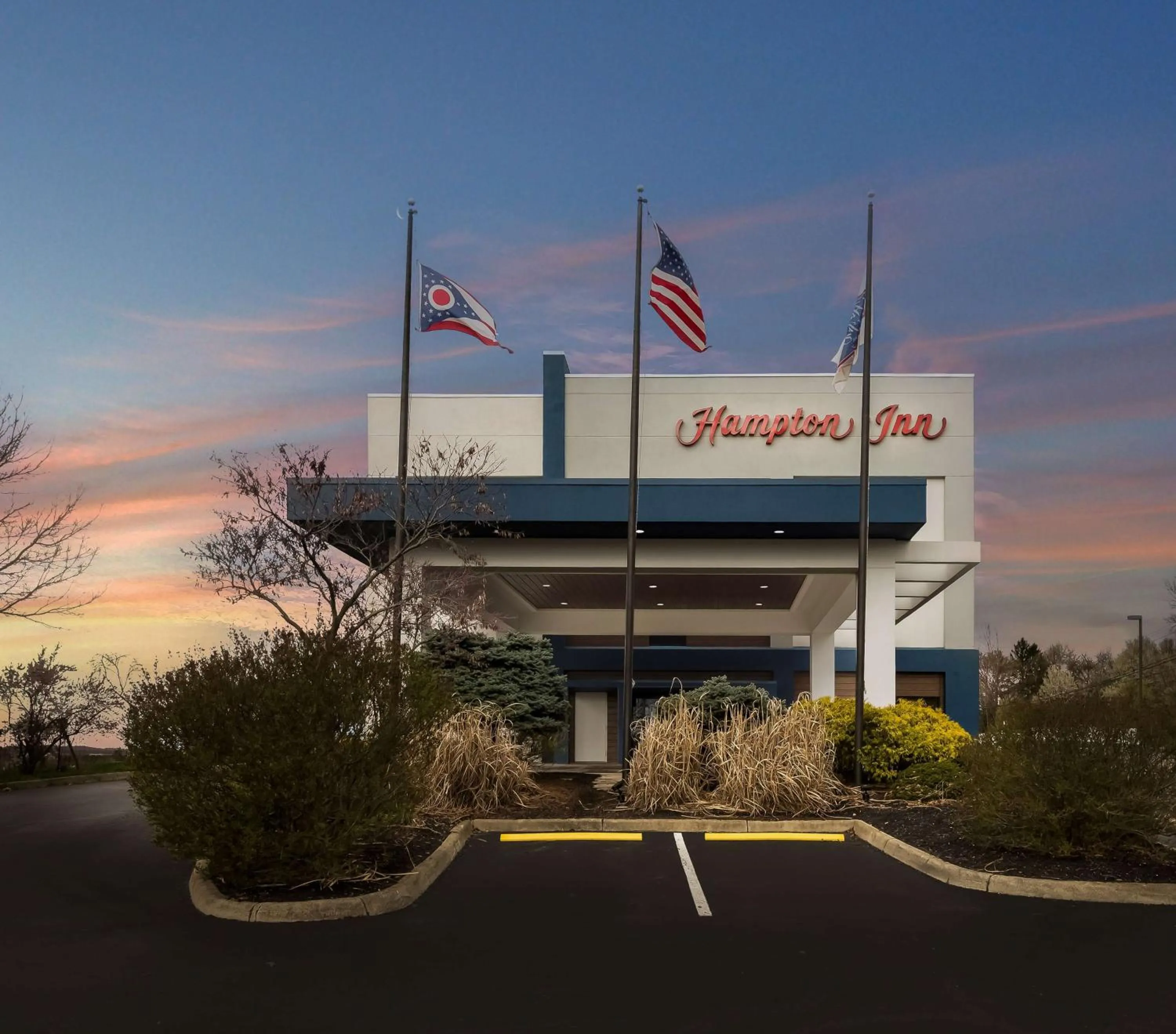 Property building in Hampton Inn Lancaster