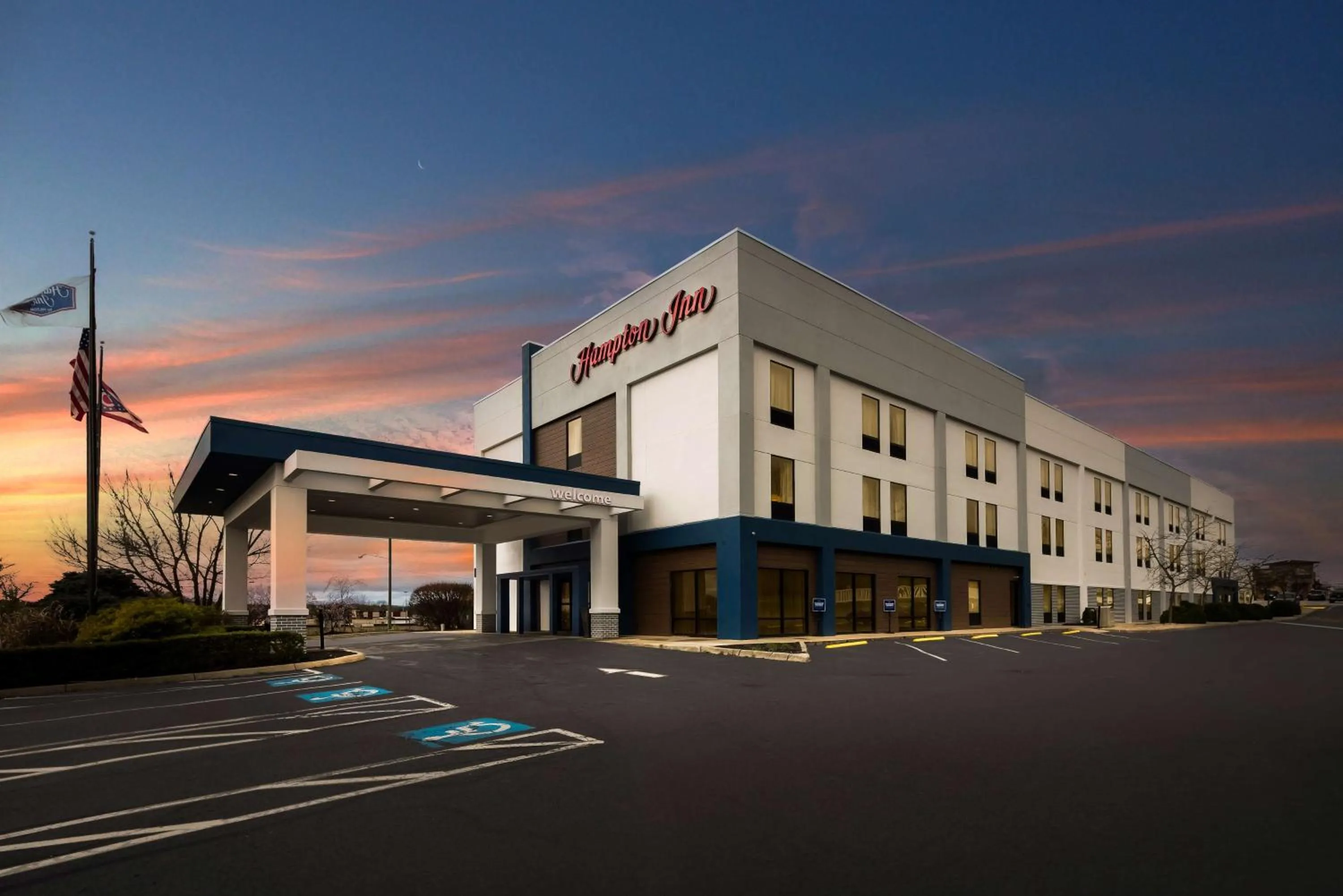 Property building in Hampton Inn Lancaster