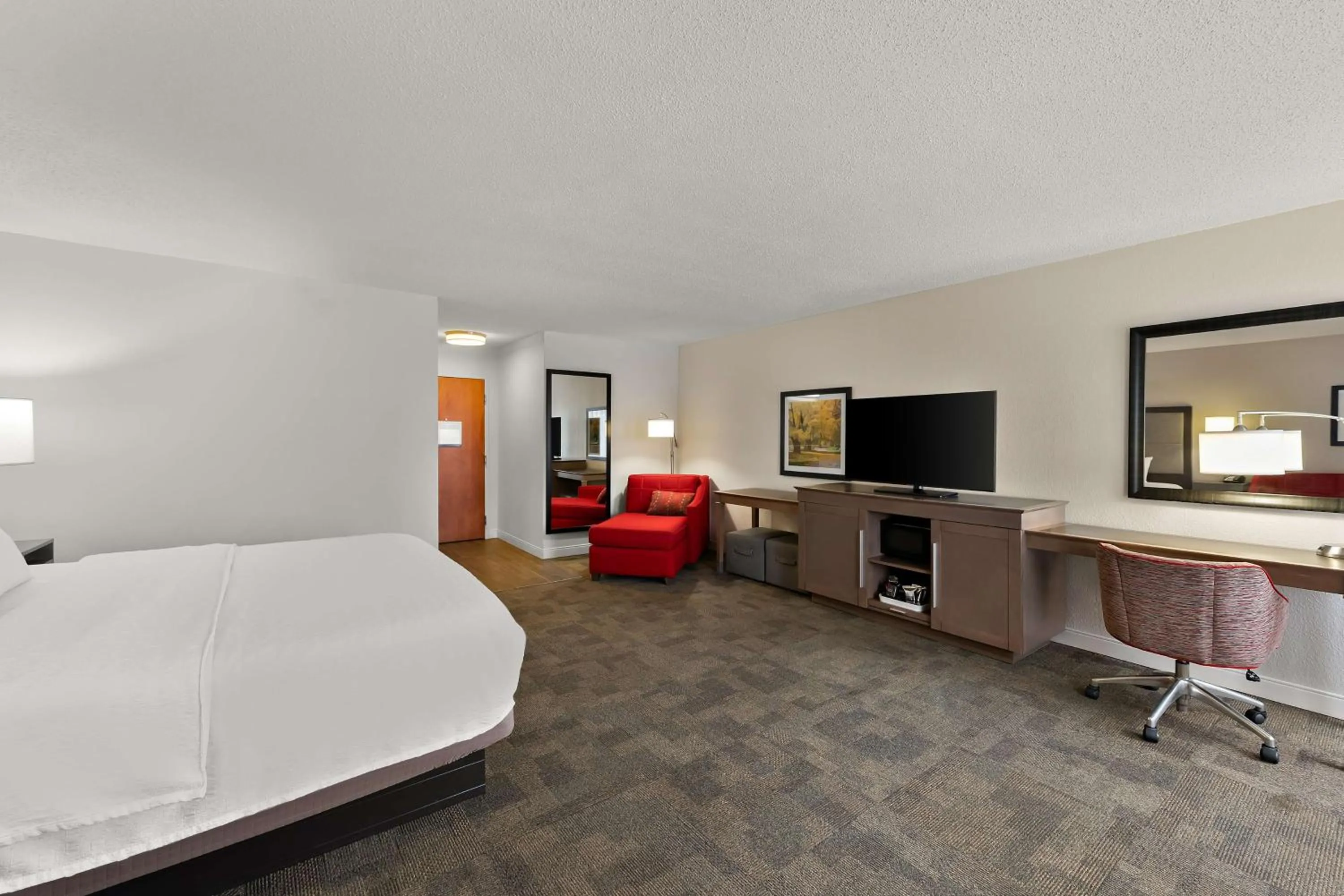 Bedroom, Bed in Hampton Inn Lancaster