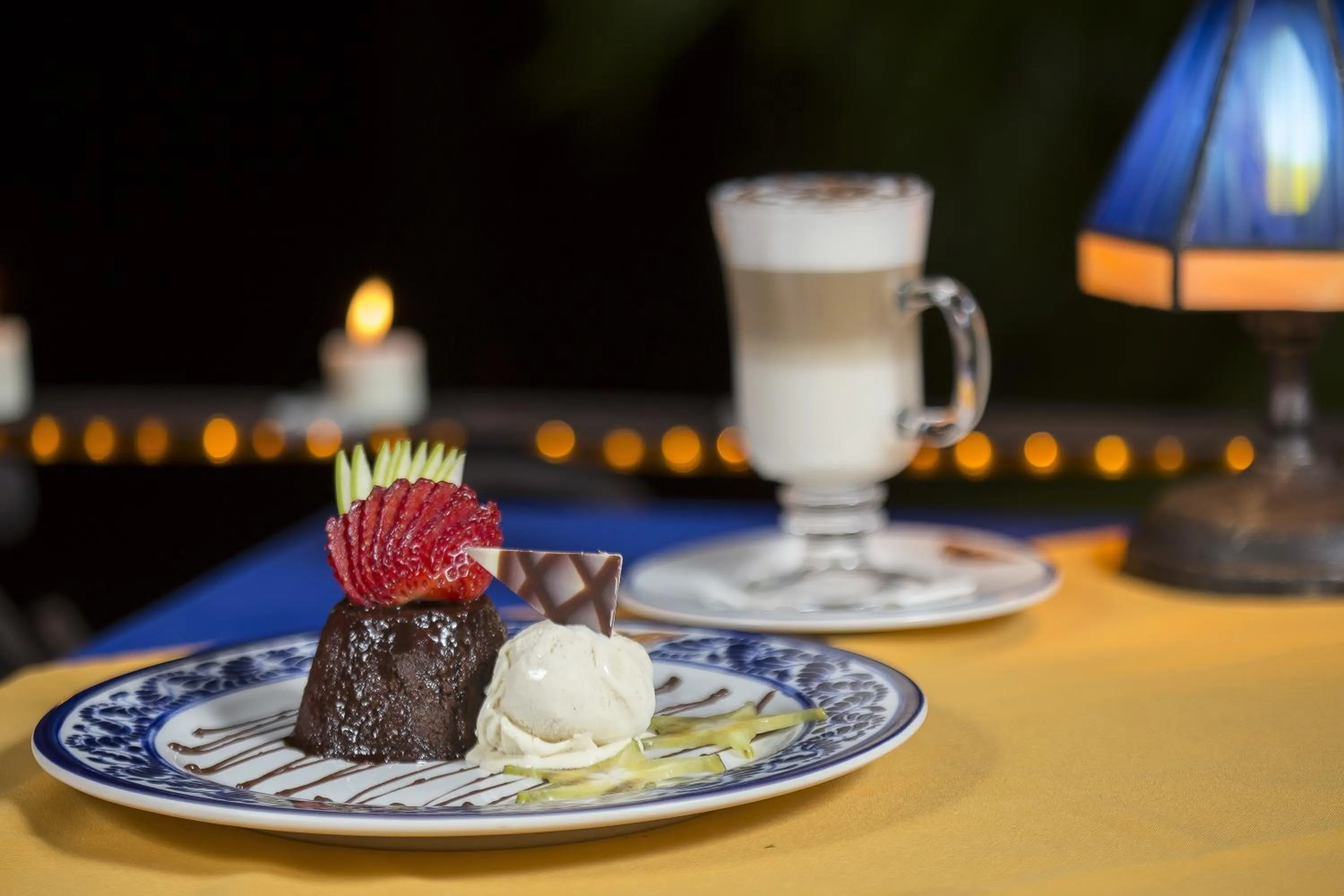 Meals in Hotel Cuna del Angel