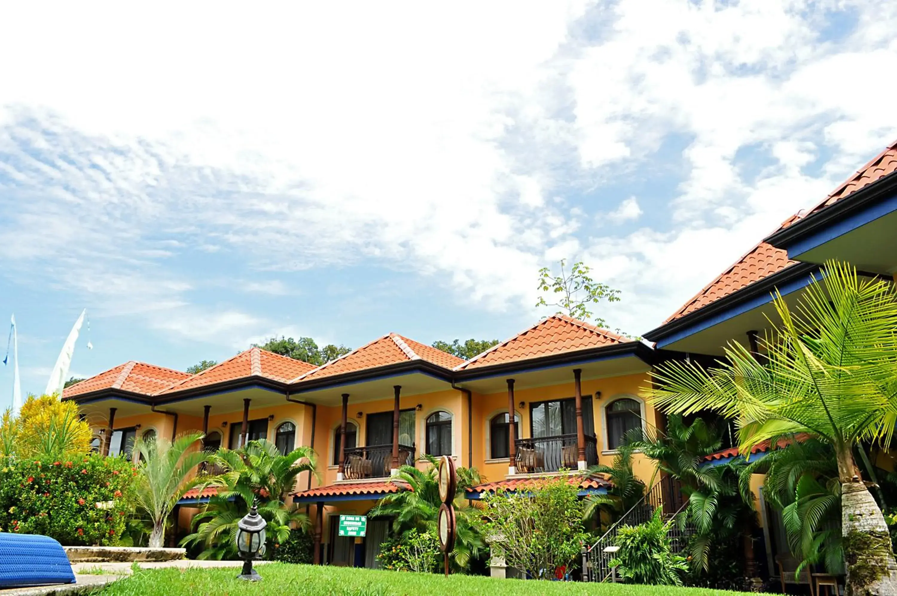 Facade/entrance in Hotel Cuna del Angel Facade/entrance in Hotel Cuna del Angel