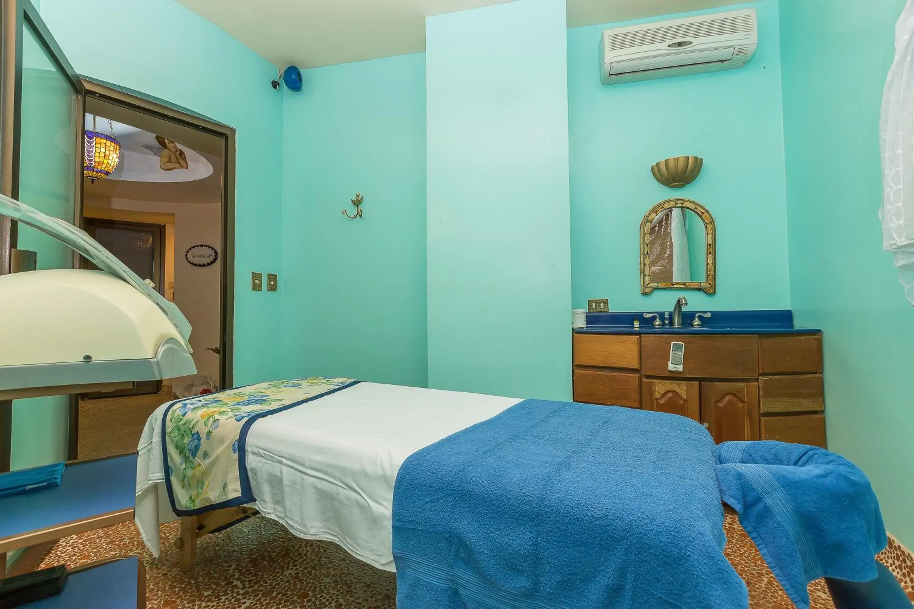 Massage, Bed in Hotel Cuna del Angel Massage, Bed in Hotel Cuna del Angel