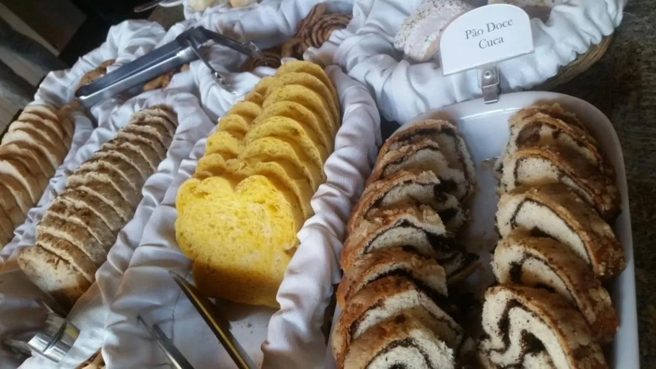 Food and drinks in Hotel Cabana Jardim de Flores