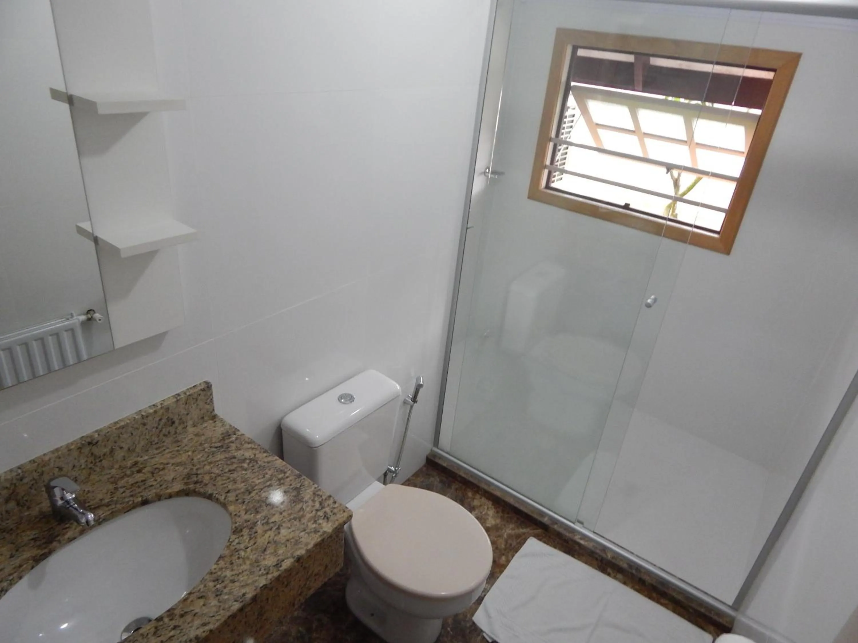 Bathroom in Hotel Cabana Jardim de Flores